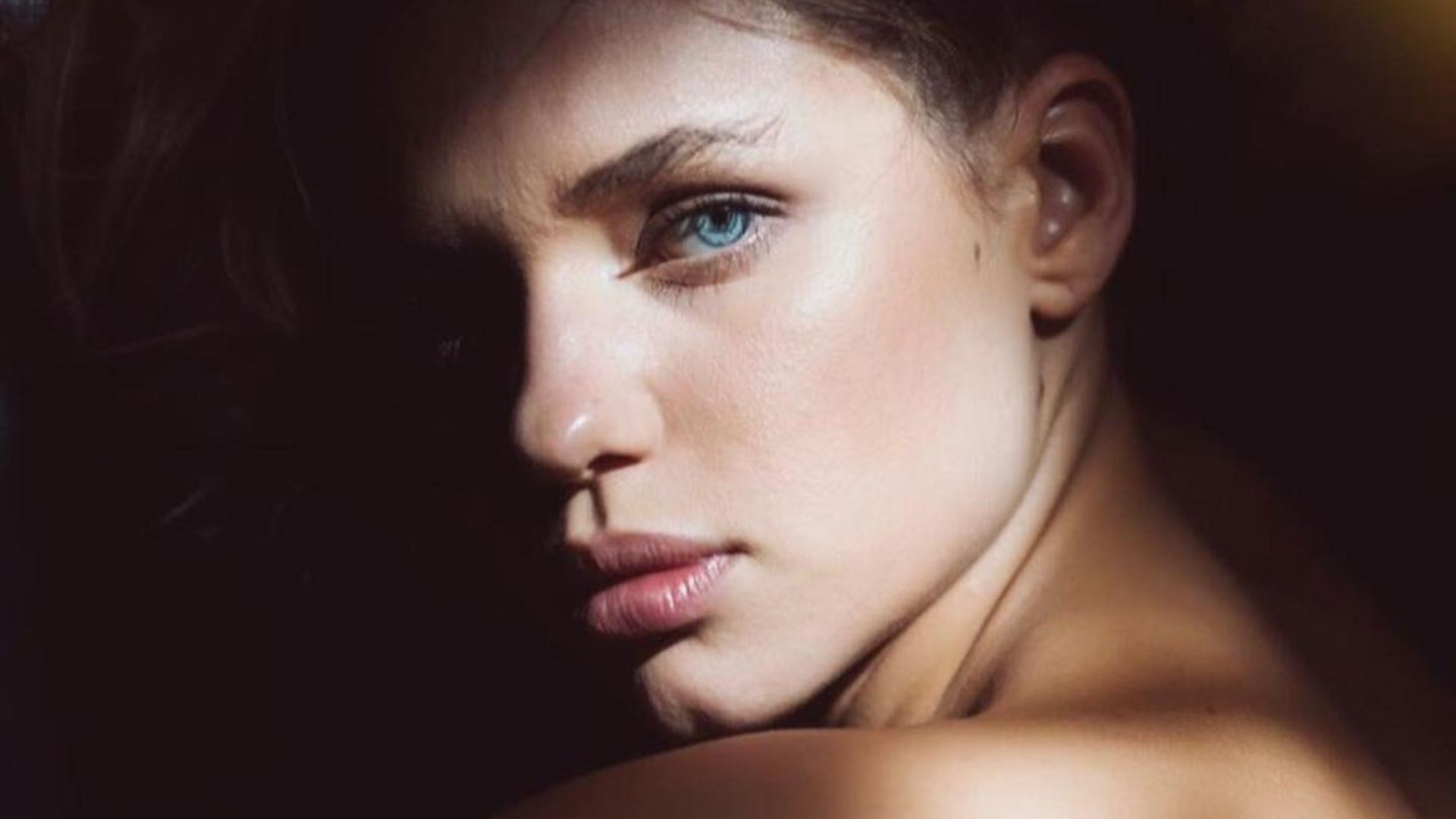 Bruna Linzmeyer mostra os seios em foto totalmente nua: “De cair o queixo”