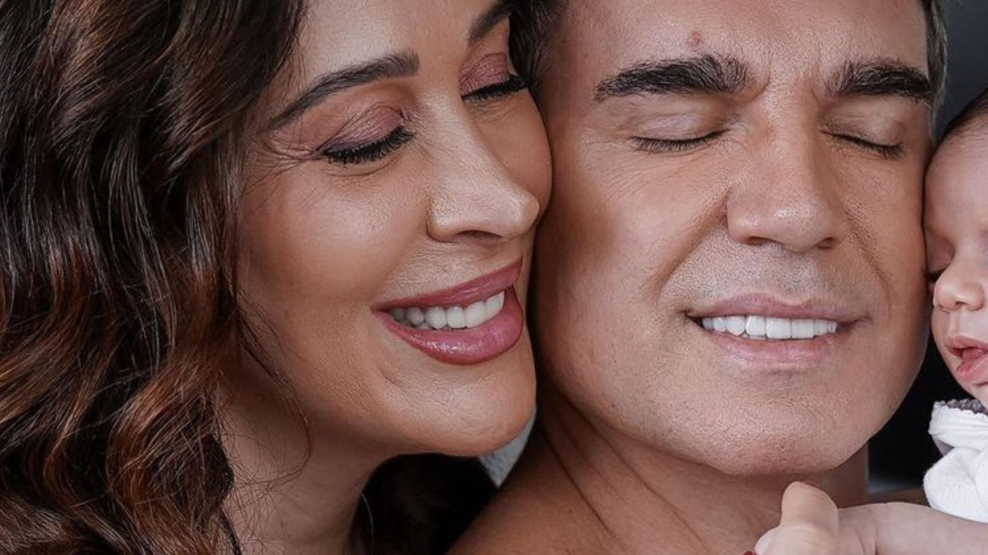 Claudia Raia encanta ao exibir foto inédita com o filho recém-nascido: “Tanto amor”