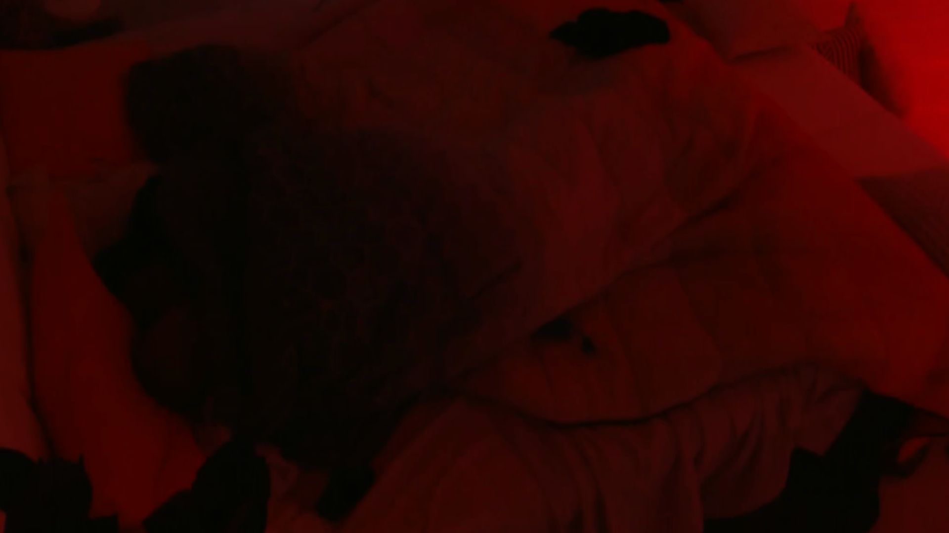 BBB23: Debaixo do edredom, Ricardo faz promessa para Sarah: “Não vou fazer”