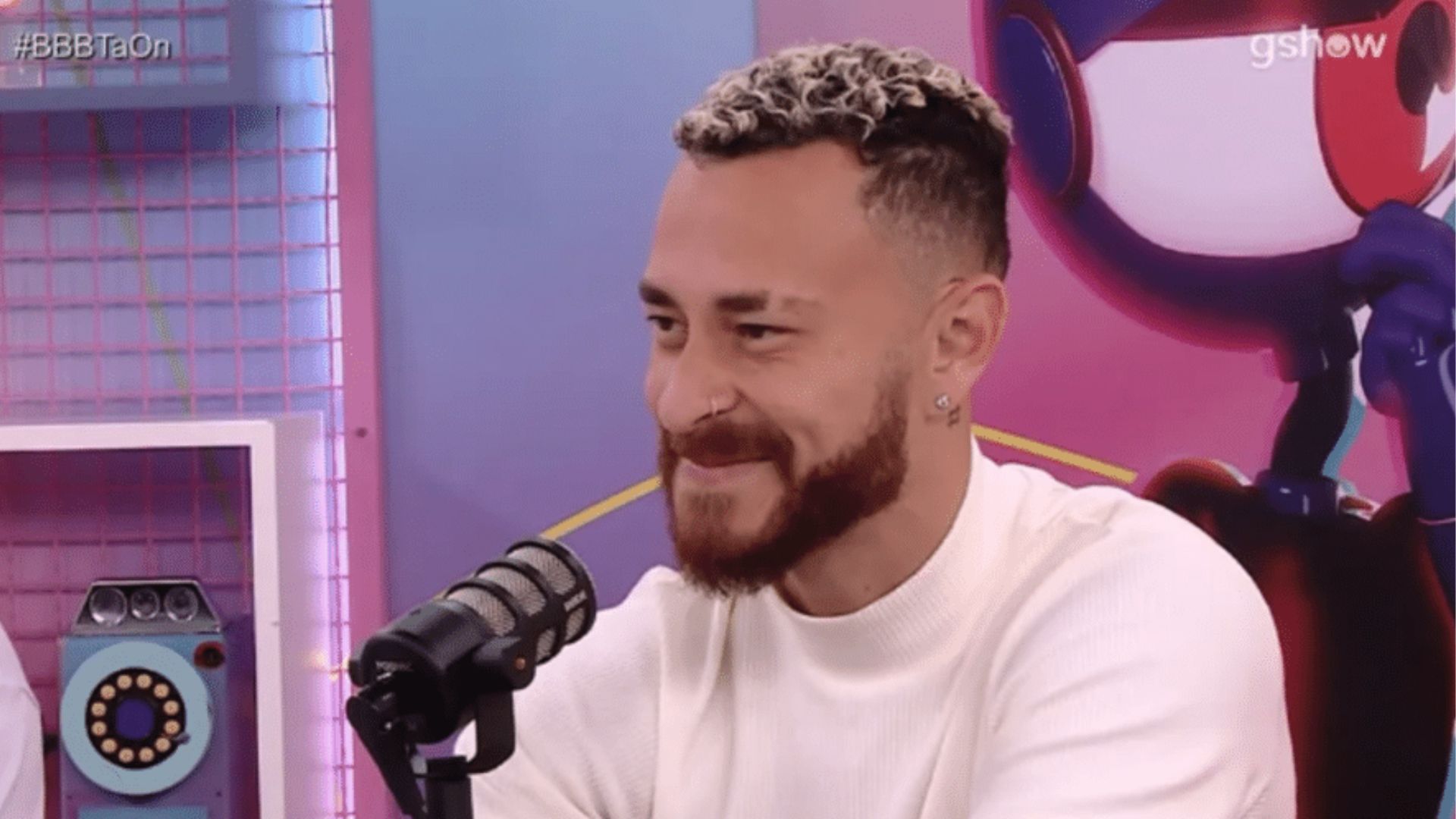 Completamente nu! Fred Bruno revela estratégia para banho no reality: “As câmeras”