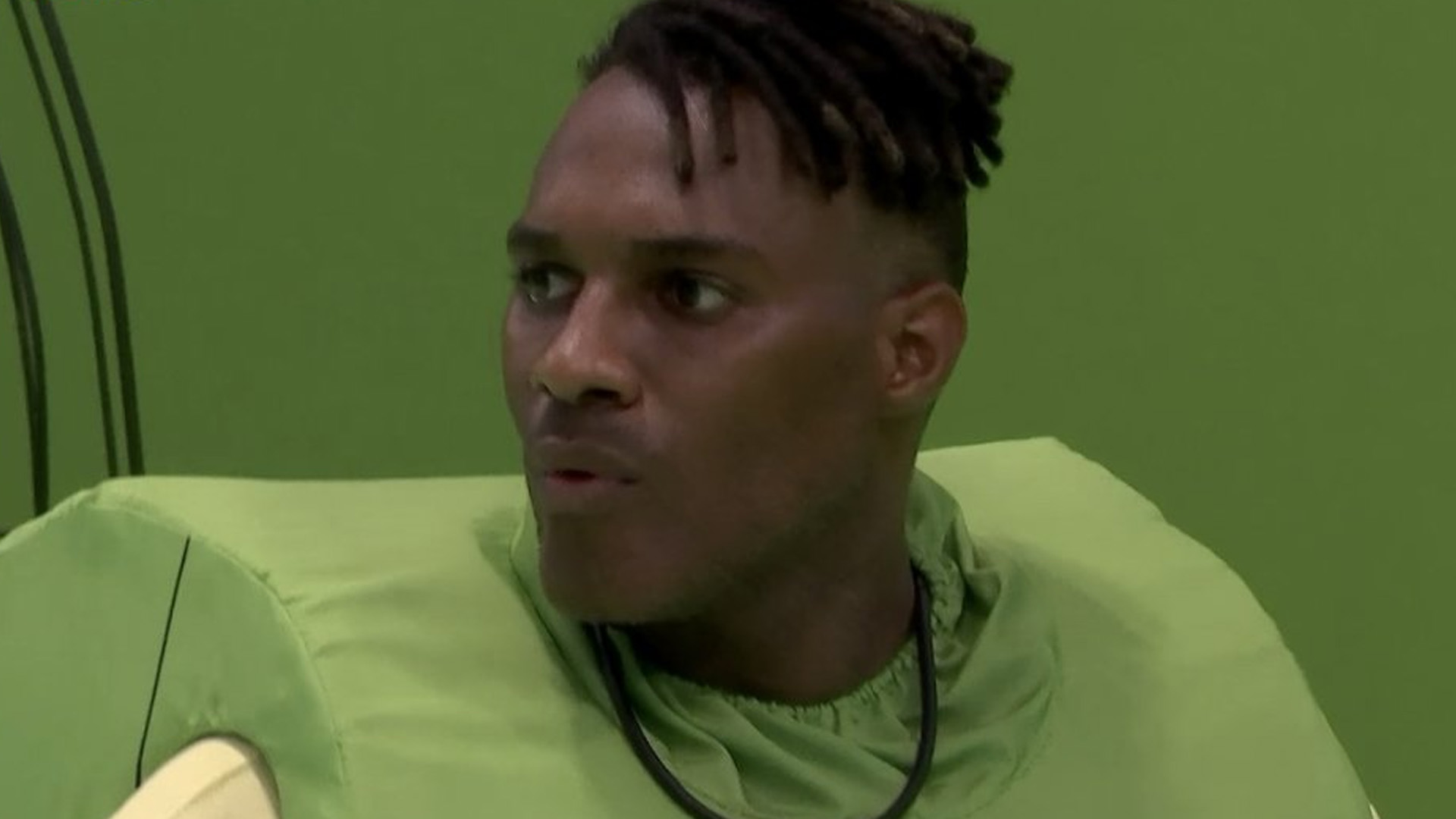 BBB23: Após sair da prova, Fred Nicácio tem susto no banheiro: “Fiz laranja”