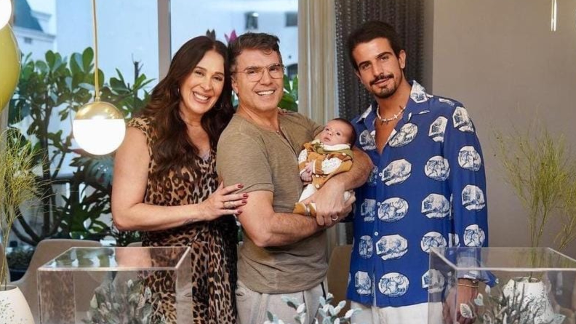 Claudia Raia faz festinha intimista para comemorar primeiro mês do filho: “Muito amor”
