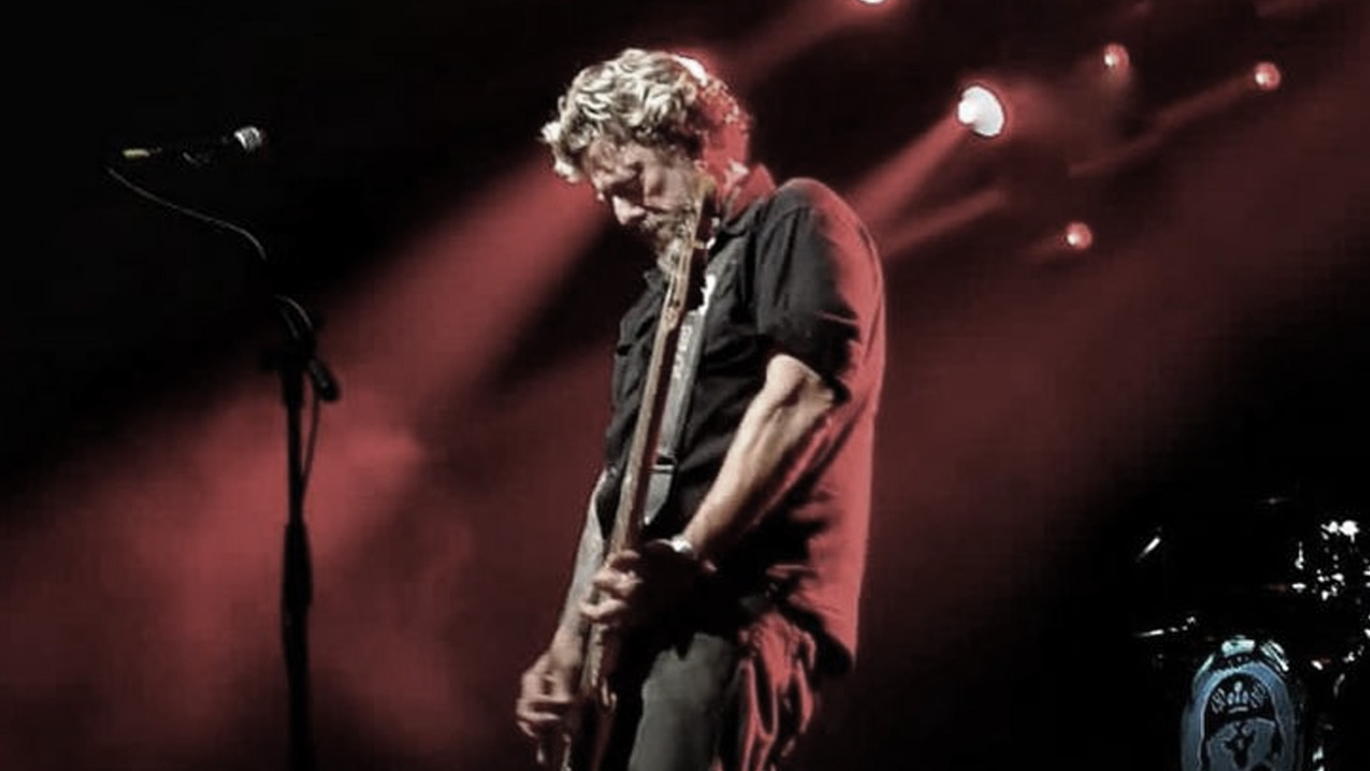 Morre Canisso, baixista da banda Raimundos, aos 57 anos de idade