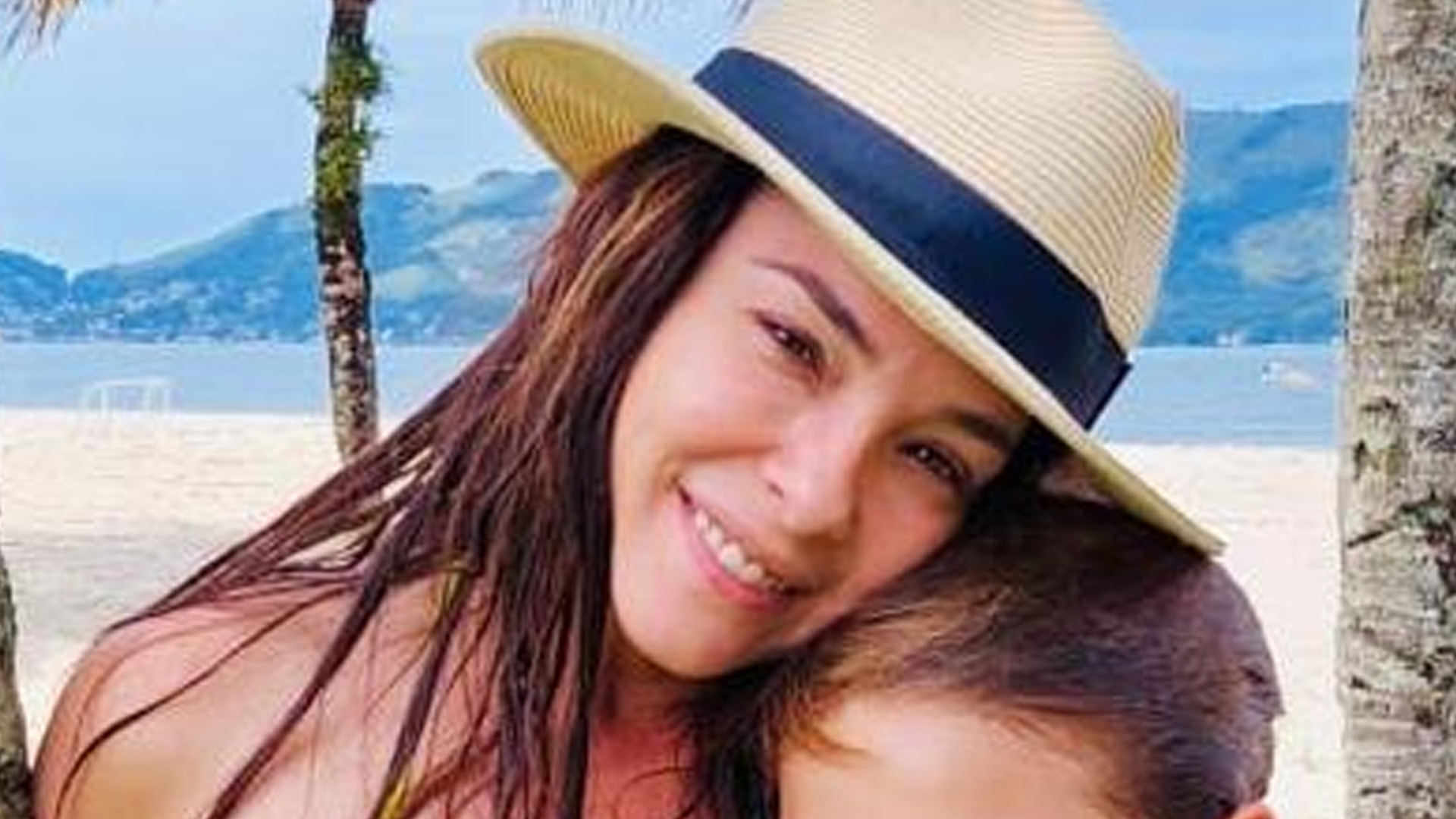 Regiane Alves aproveita folga de ‘Vai na Fé’ em clique raro com filho: “Perfeito”
