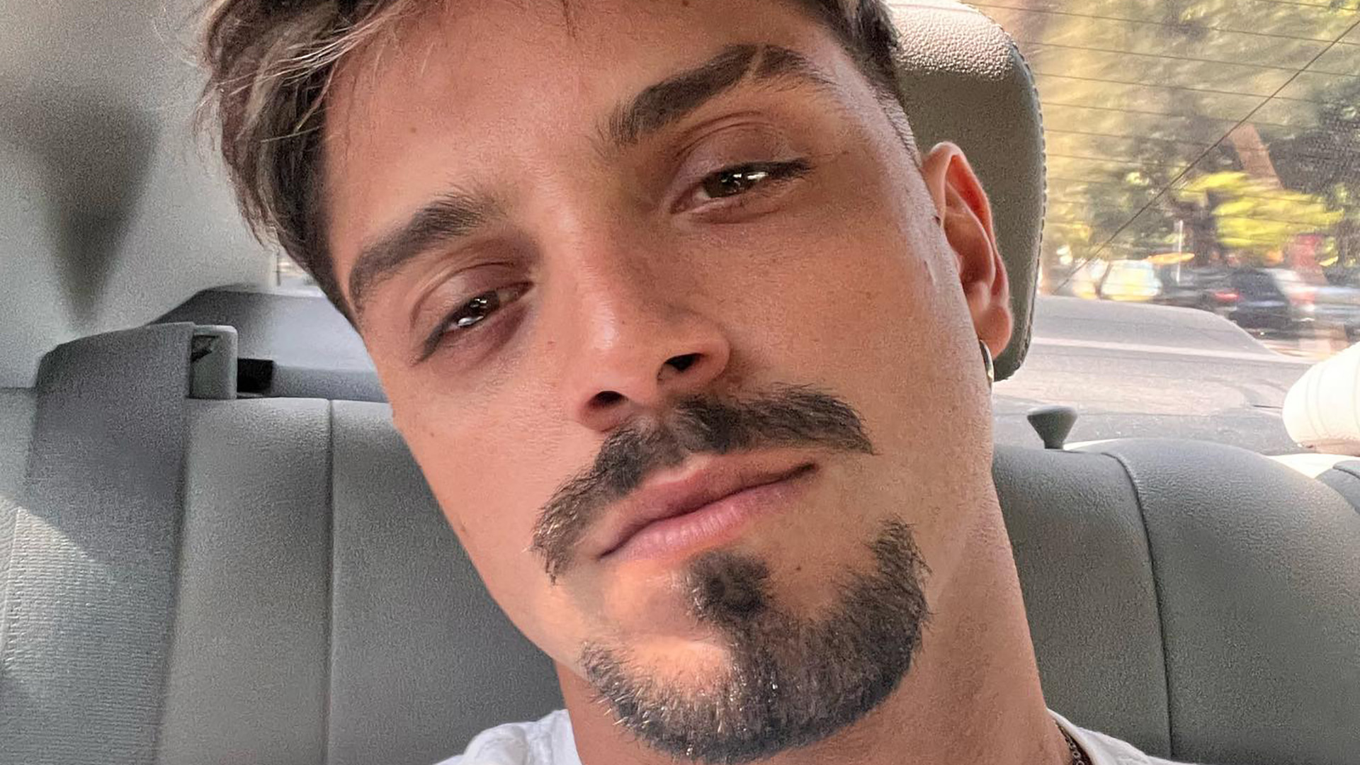 Namorado de Agatha Moreira, Rodrigo Simas revela sexualidade em desabafo sincero: “Nunca expus”