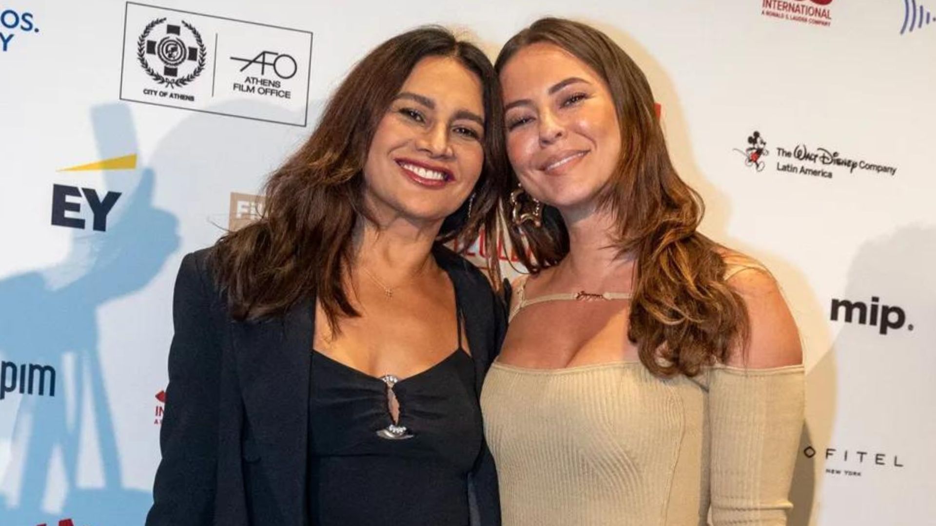 Dira Paes e Paolla Oliveira brilham na abertura do ‘Emmy 2023’