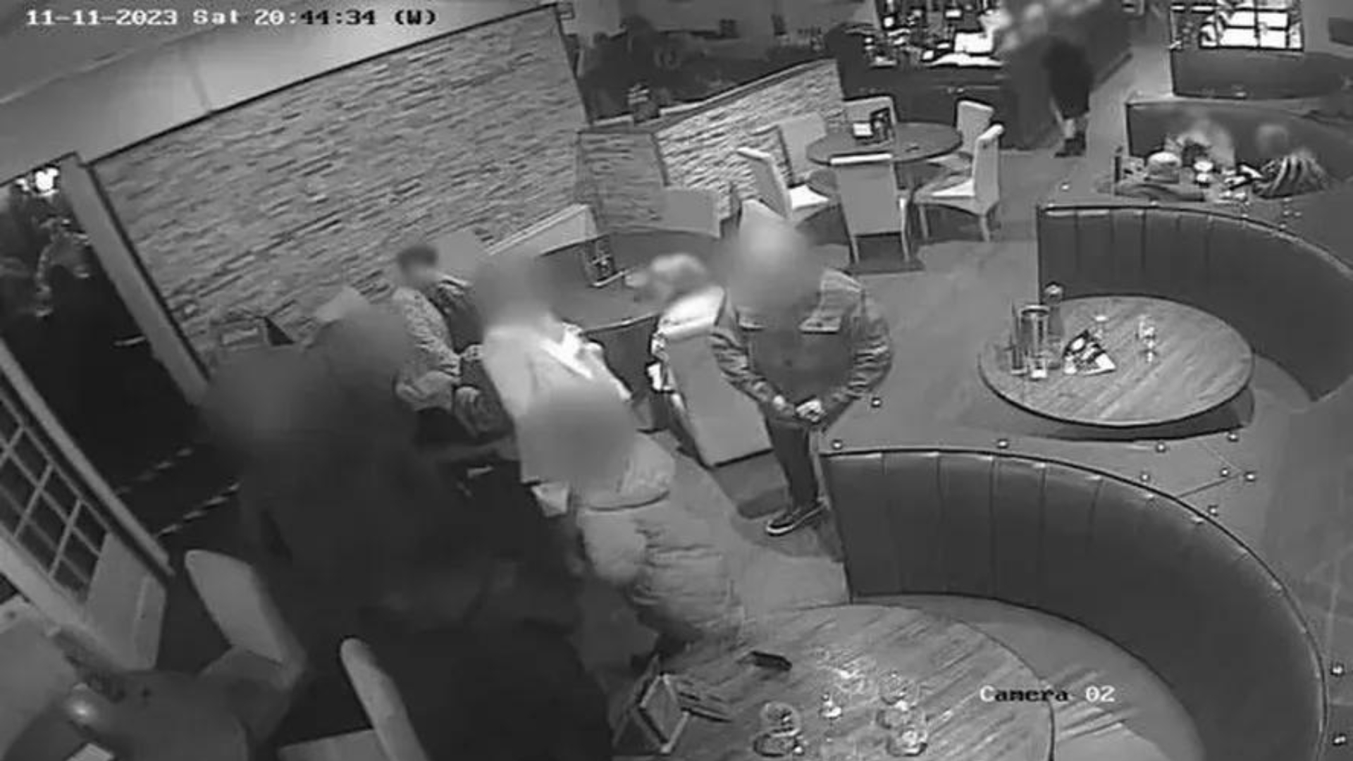 Grupo de aposentados pede banquete em restaurante e sai de fininho sem pagar