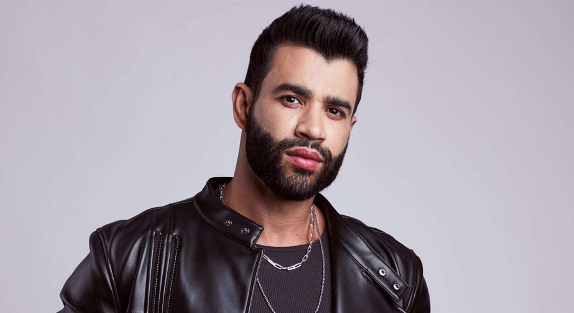 Gusttavo Lima defende família e ‘parte pra cima’ de fake news: ‘O negócio é mais embaixo’