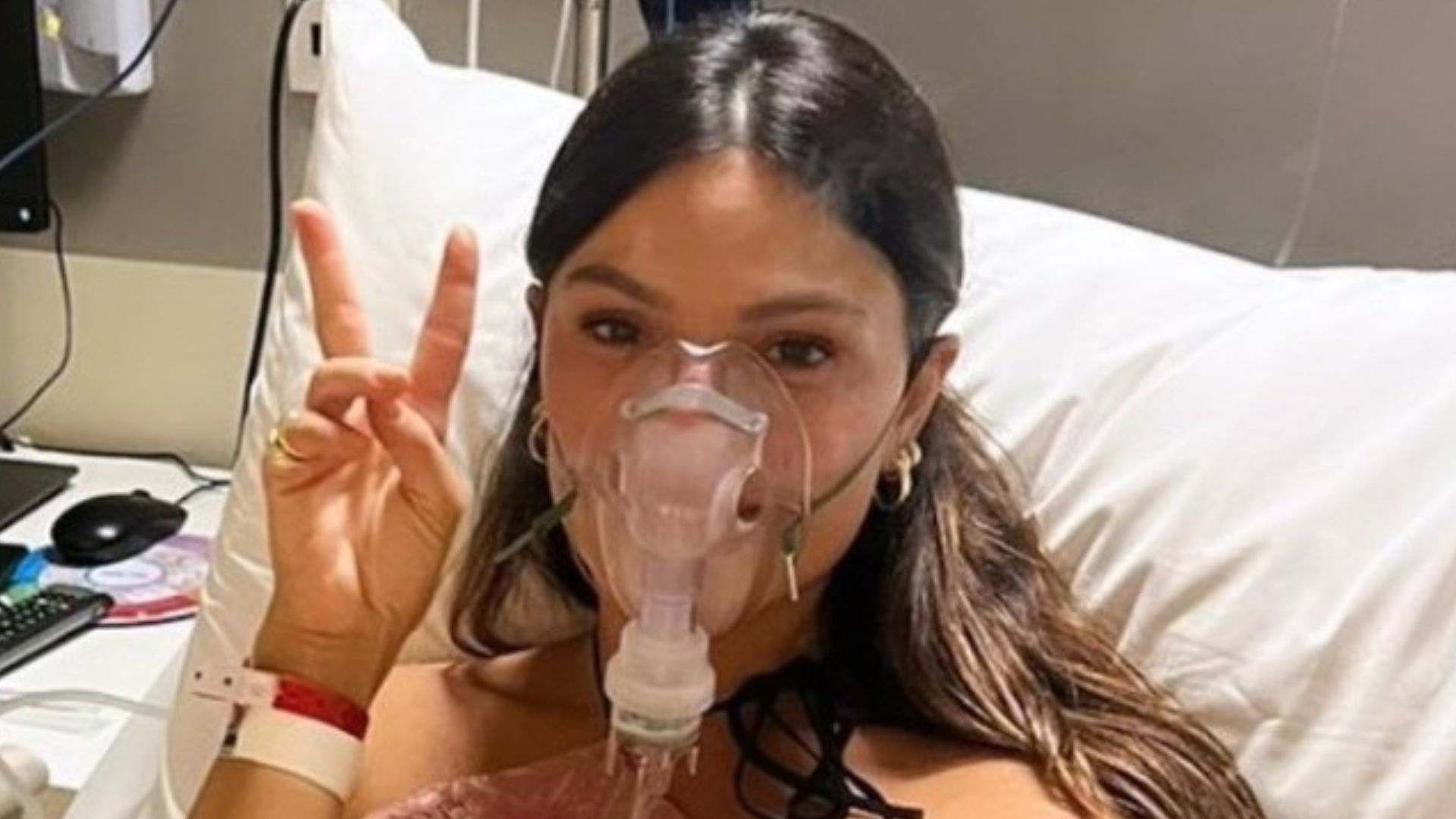 Isis Valverde é internada após viagem à Itália: “Meu corpo dizendo para”