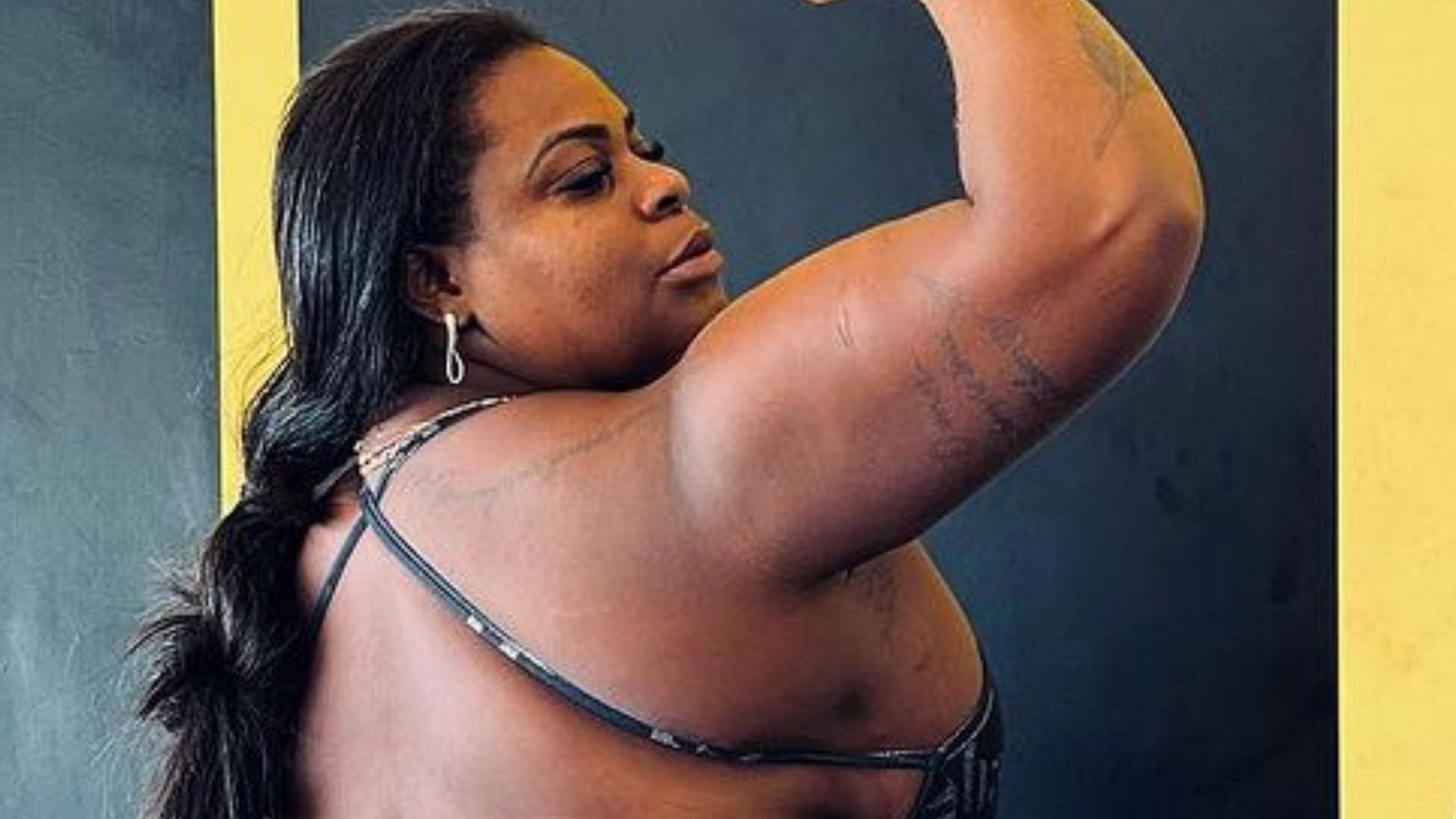 Secou! De ladinho, Jojo Todynho exibe novo shape em macacão a vácuo: “Me subestime”