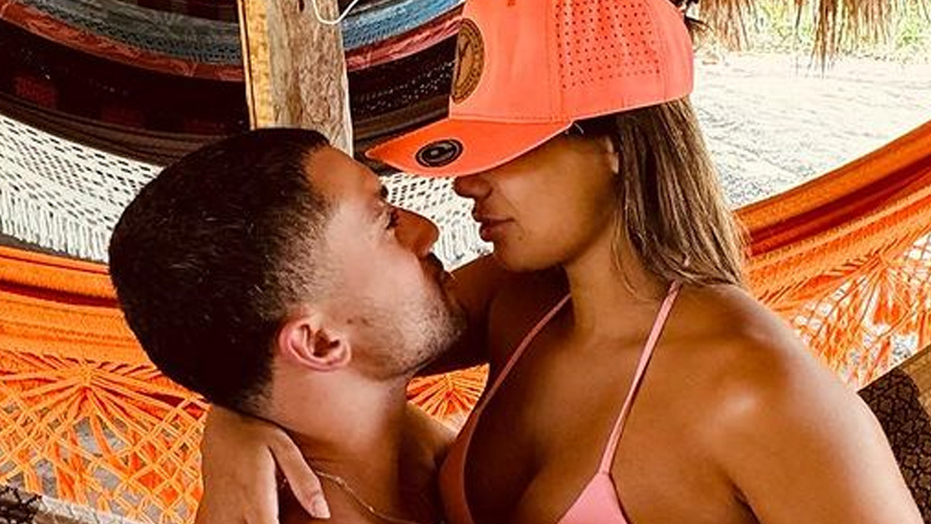 Esquentou! Lexa monta no namorado em posição sugestiva: “Amor da minha vida”