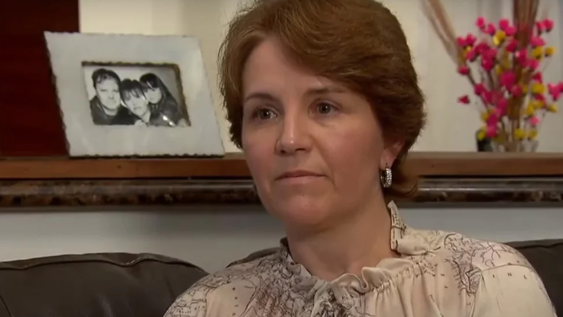 Mãe de Larissa Manoela é indiciada por crime contra família do genro