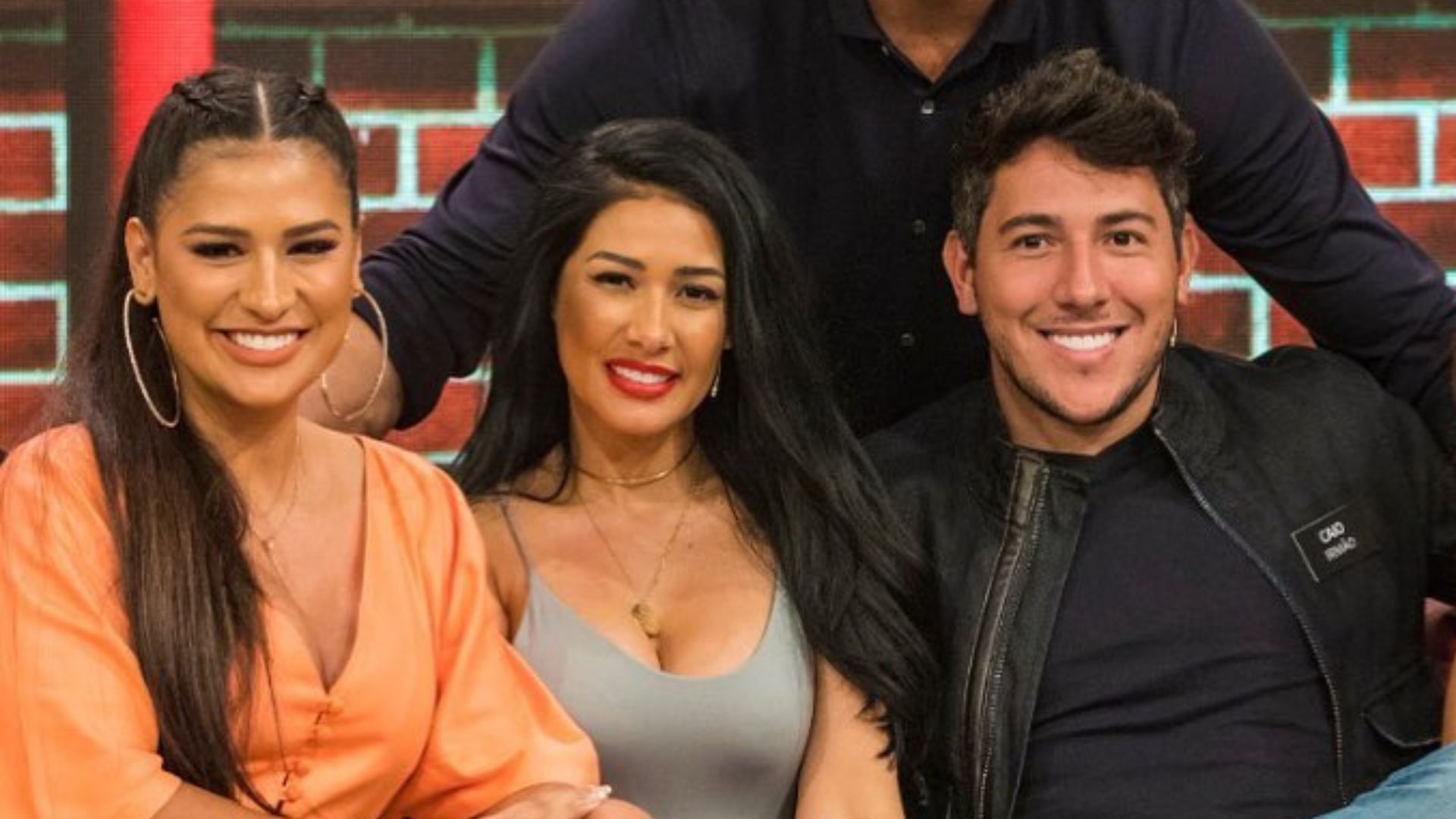 Quem é Caio Mendes, o irmão queridinho que fez Simone e Simaria se reencontrarem