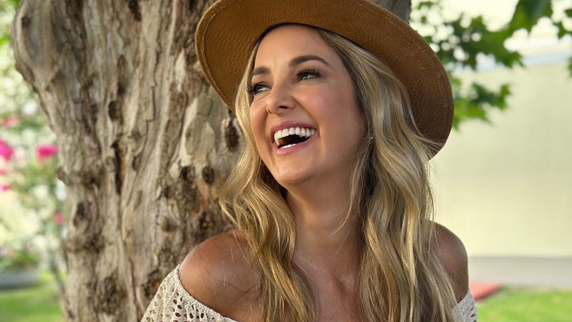 No formol! Ticiane Pinheiro ostenta decote farto apenas de biquíni: “Sempre linda”