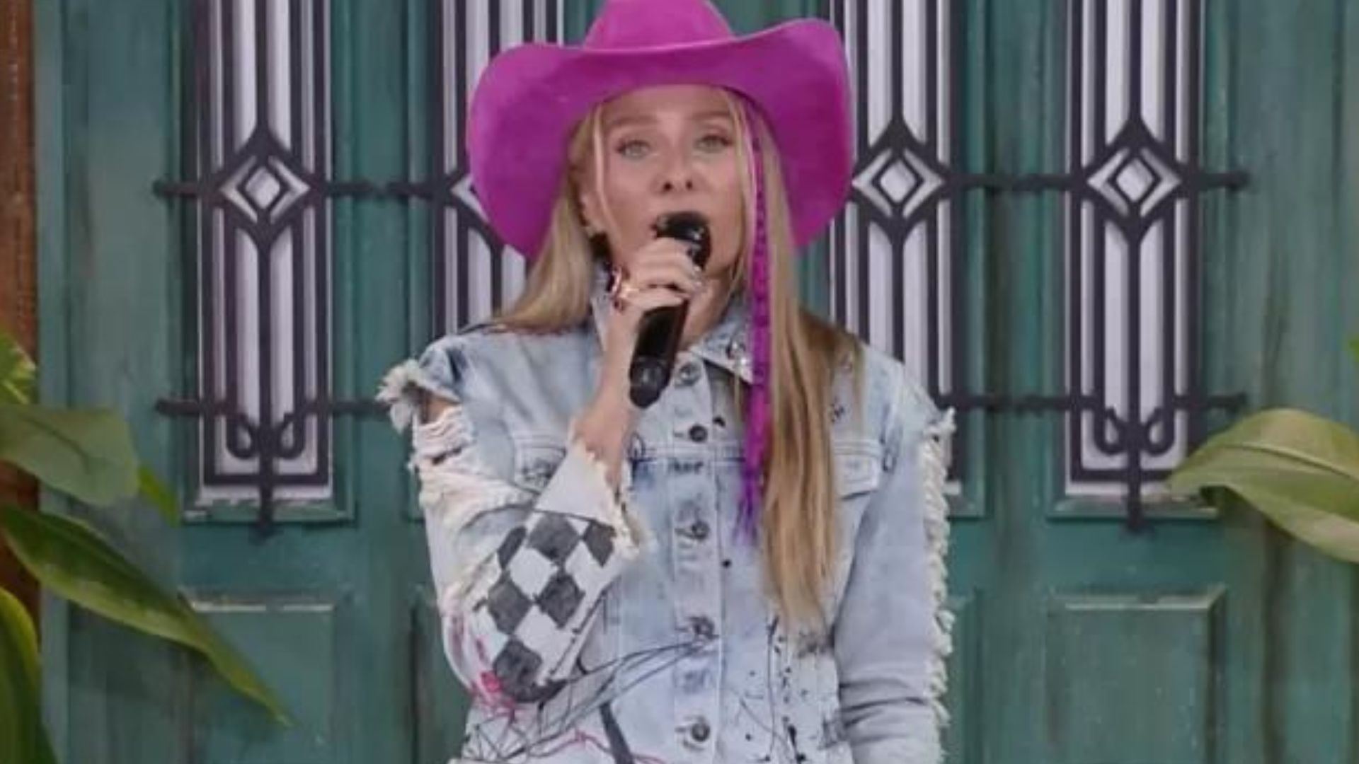 A Fazenda 15: Adriane Galisteu dá recado após atitudes preconceituosas de peões: “Expulsão”