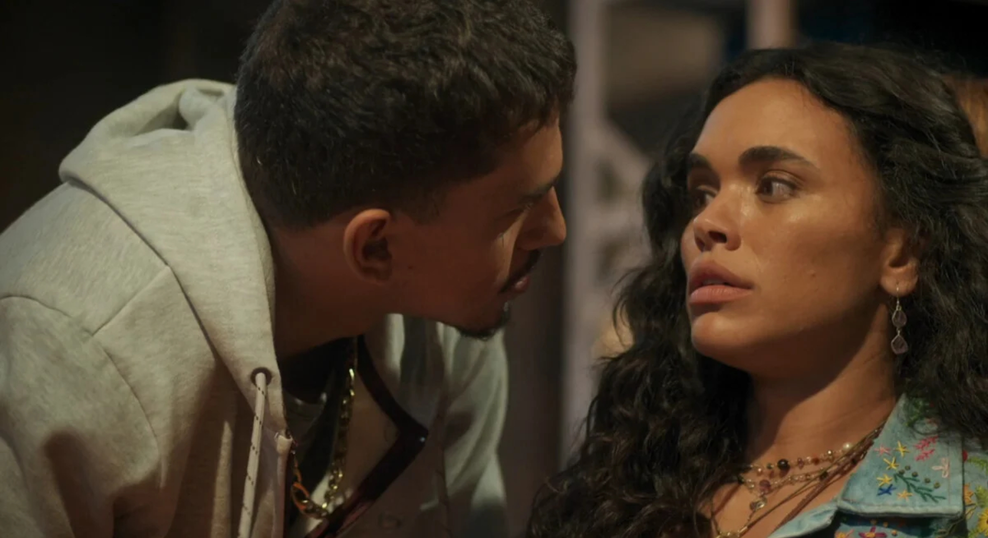 Destaque em ‘Fuzuê’, ator é irmão de ex-BBB esquecido nas novelas