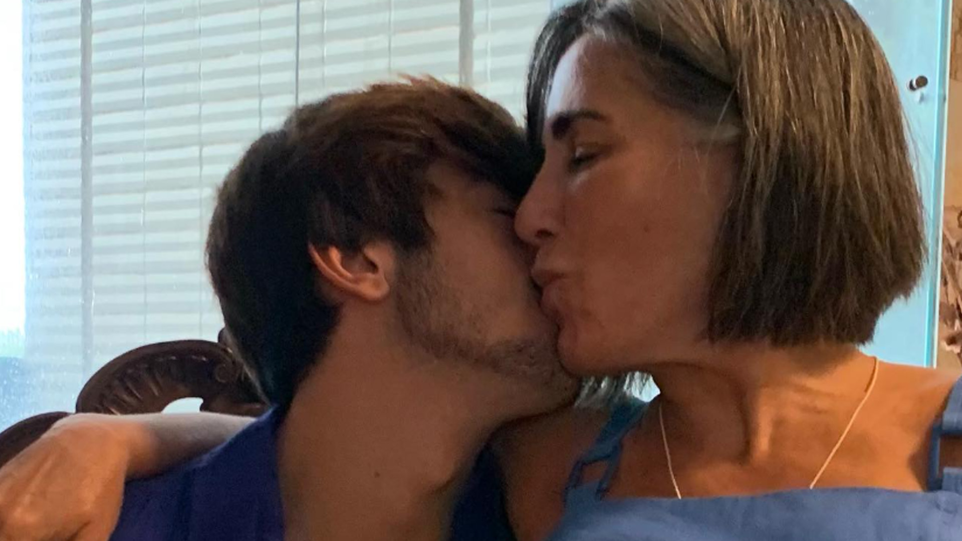 Glória Pires atrai candidatas a nora ao celebrar 19 anos do filho gato