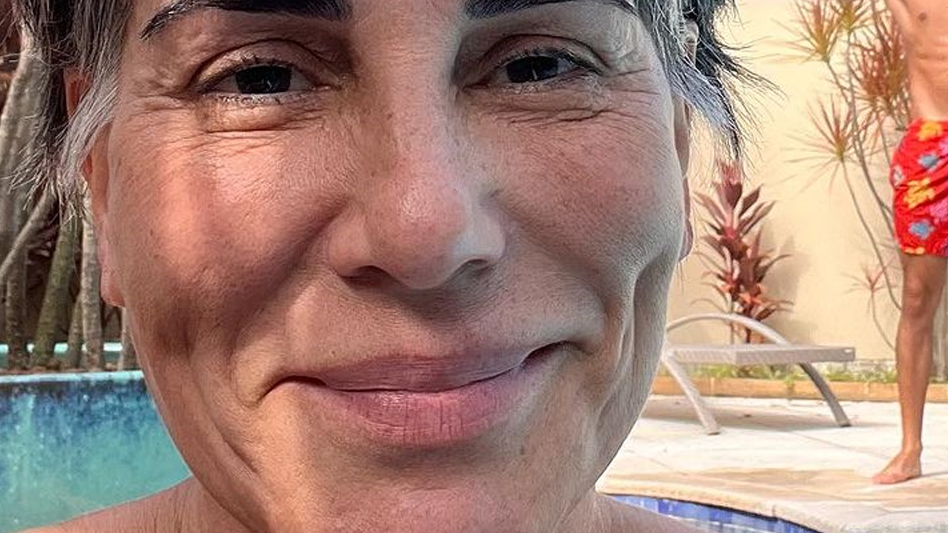 Glória Pires mostra o filho caçula exibindo os músculos e recebe proposta: “Sogra”