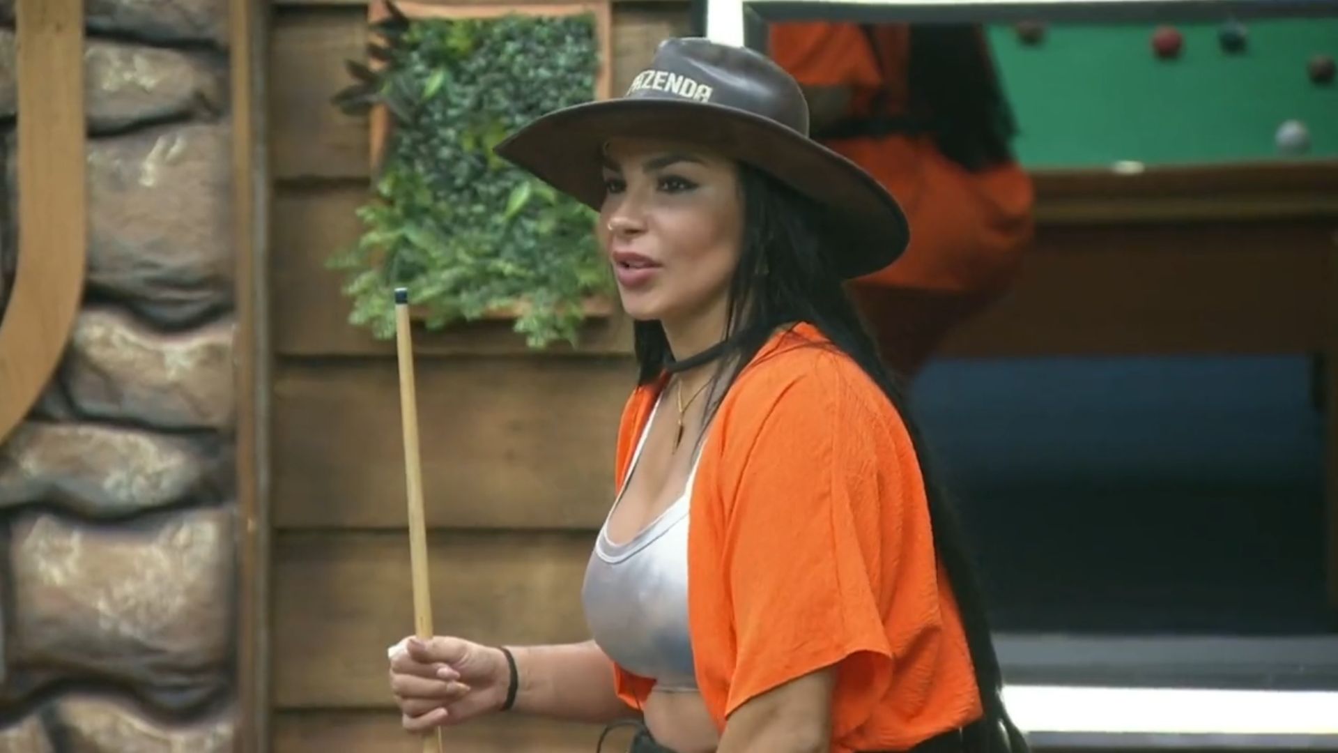 Jenny Miranda encontra calcinha suja de Kally Fonseca em ‘A Fazenda 15’