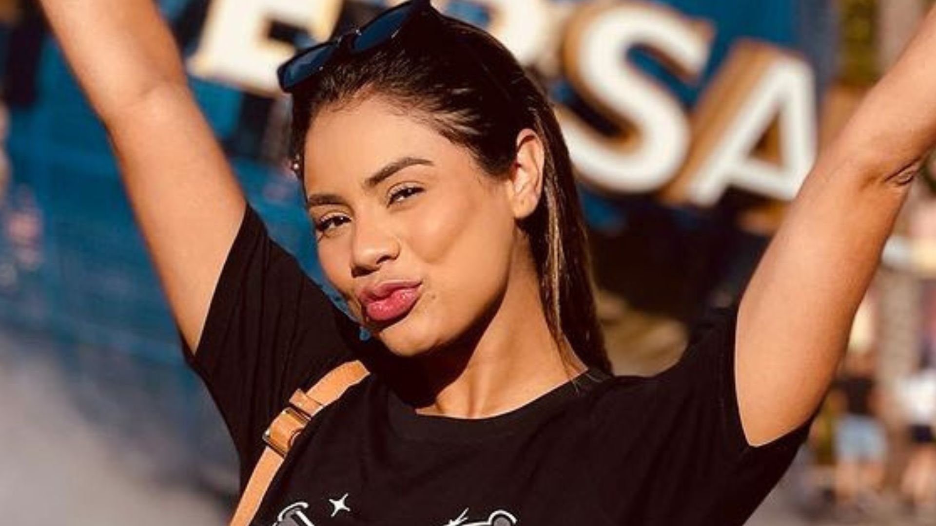 Lexa se irrita ao ser criticada por curtir viagem após término: “Queriam o quê?”
