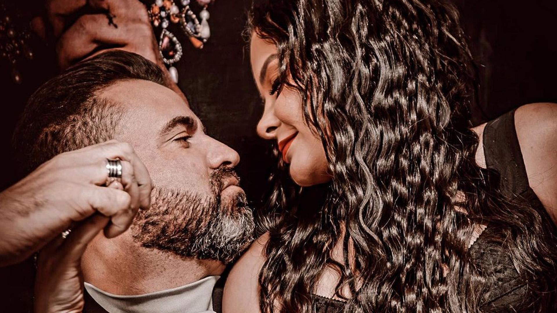 Maraisa e o amado exibem aliança de noivado e definem data: “Pra sempre”