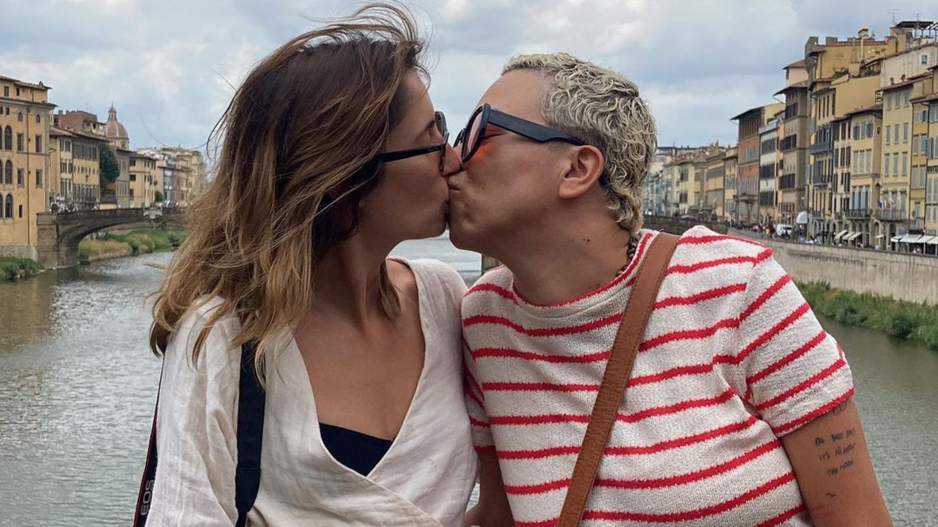 Maria Gadú anuncia casamento com namorada após projeto de lei ser aprovado na Câmara