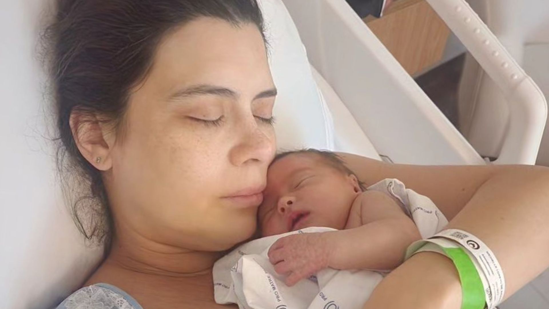 Michelle Loreto mostra momento com filha recém-nascida: “A paz mais profunda”