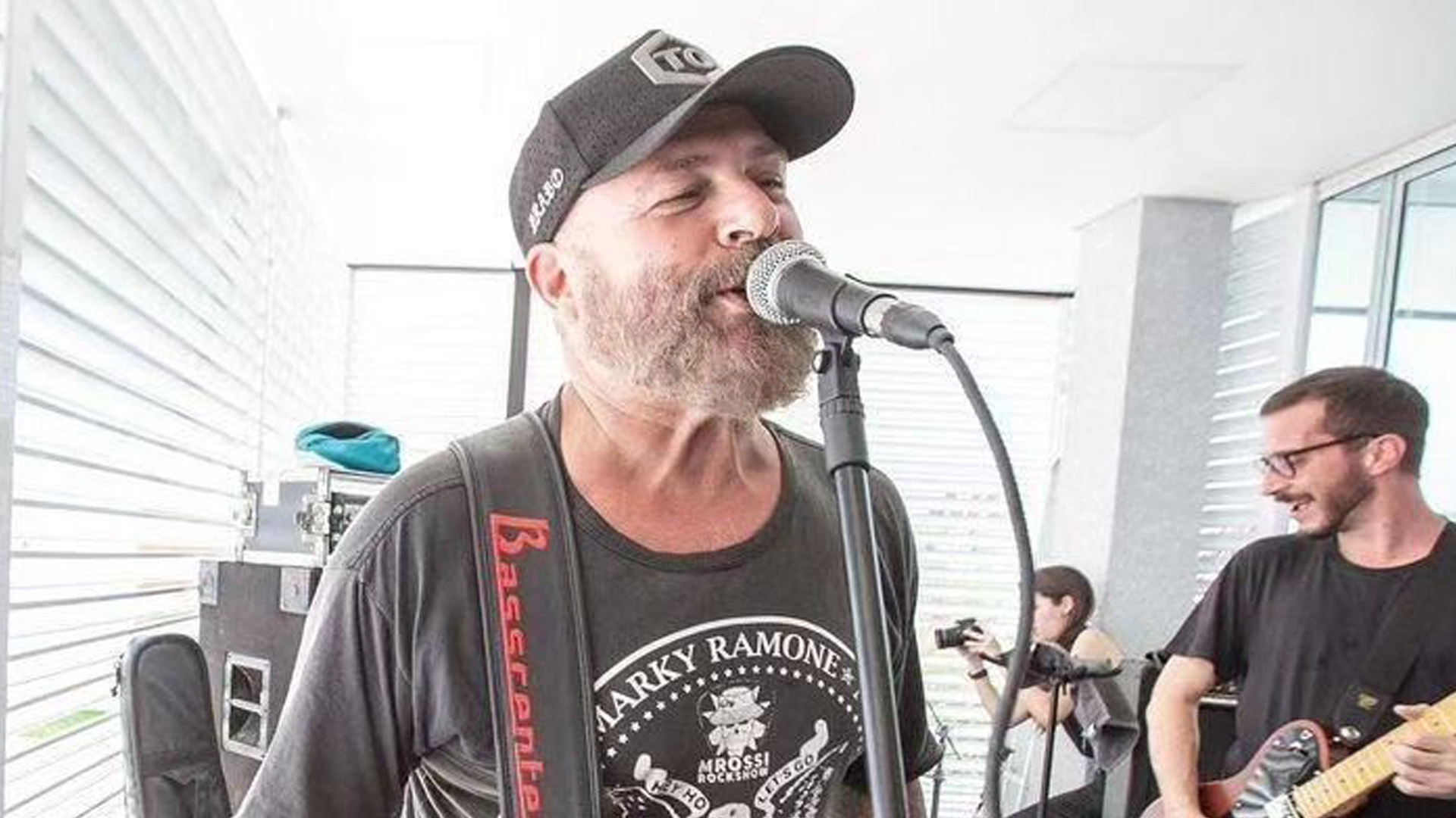 Na UTI, baixista do Ultraje a Rigor começa a interagir com a família