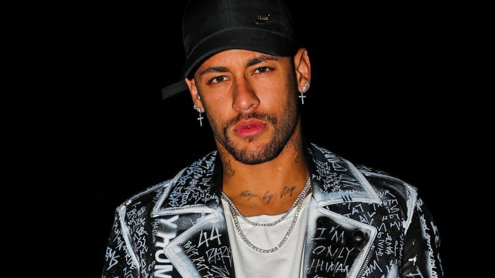 Neymar curte noite em Cuiabá com jogadores e mulheres após jogo da seleção