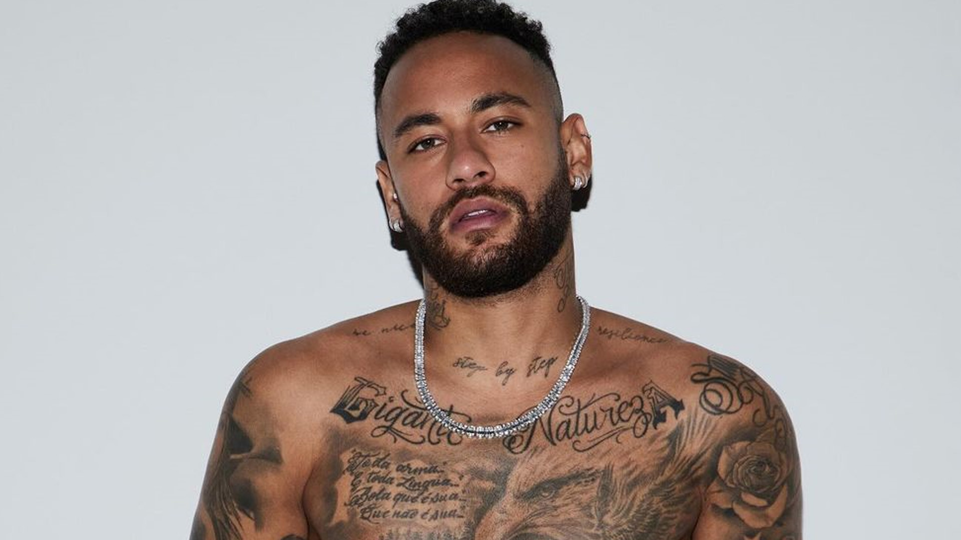 De cueca, Neymar estrela campanha internacional de marca de roupas íntimas: “Do nada”