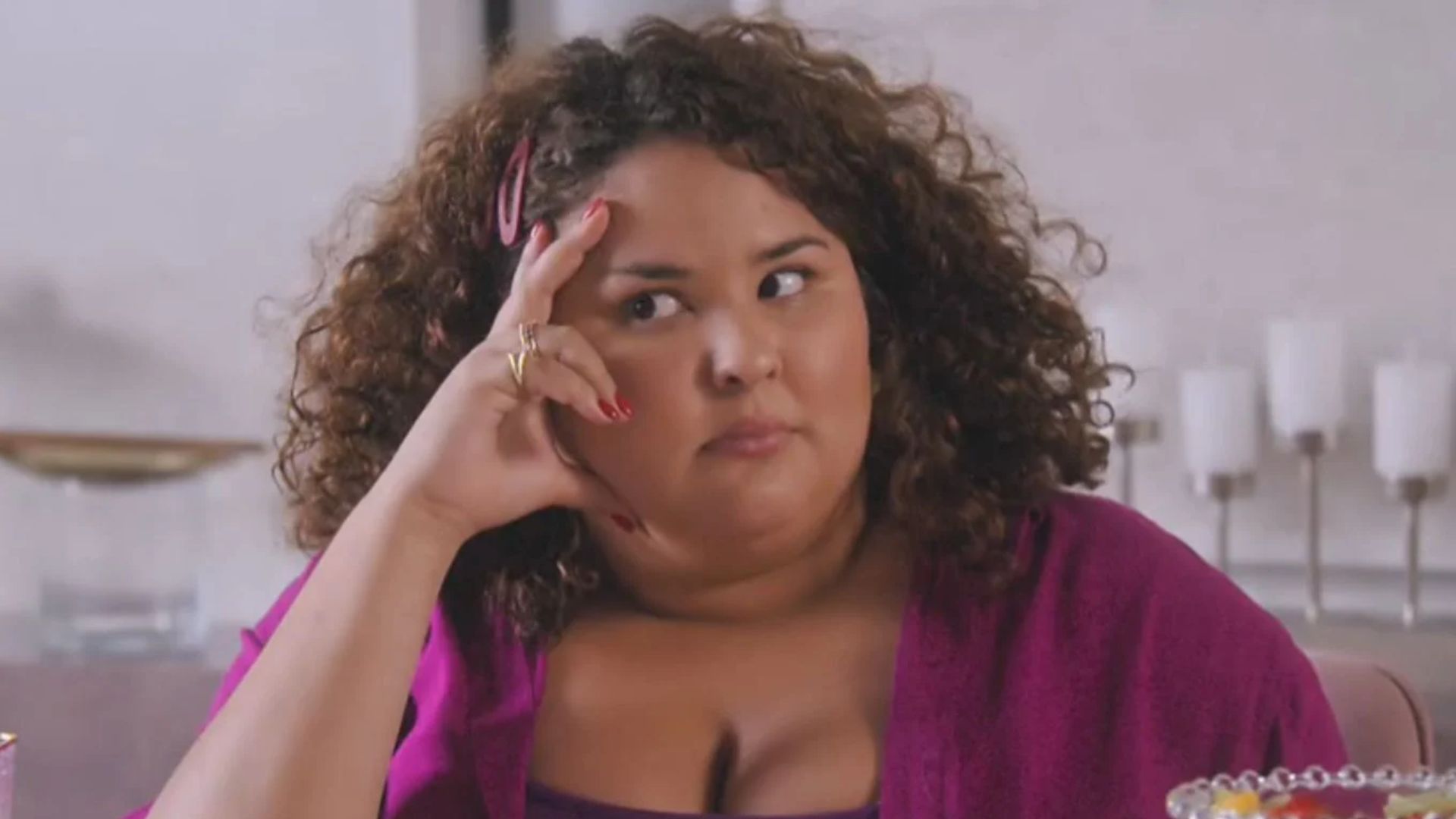 Quem é Castorine? Atriz faz sucesso como Yeda em remake ‘Elas por Elas’
