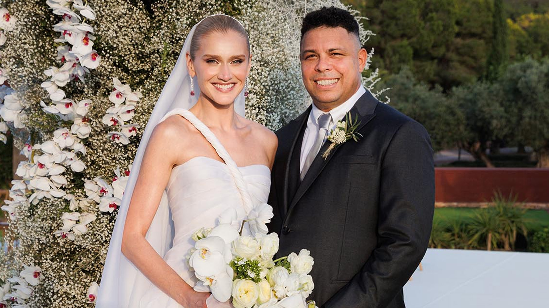 Ronaldo e Celina Locks abrem álbum de fotos inéditas do casamento luxuoso