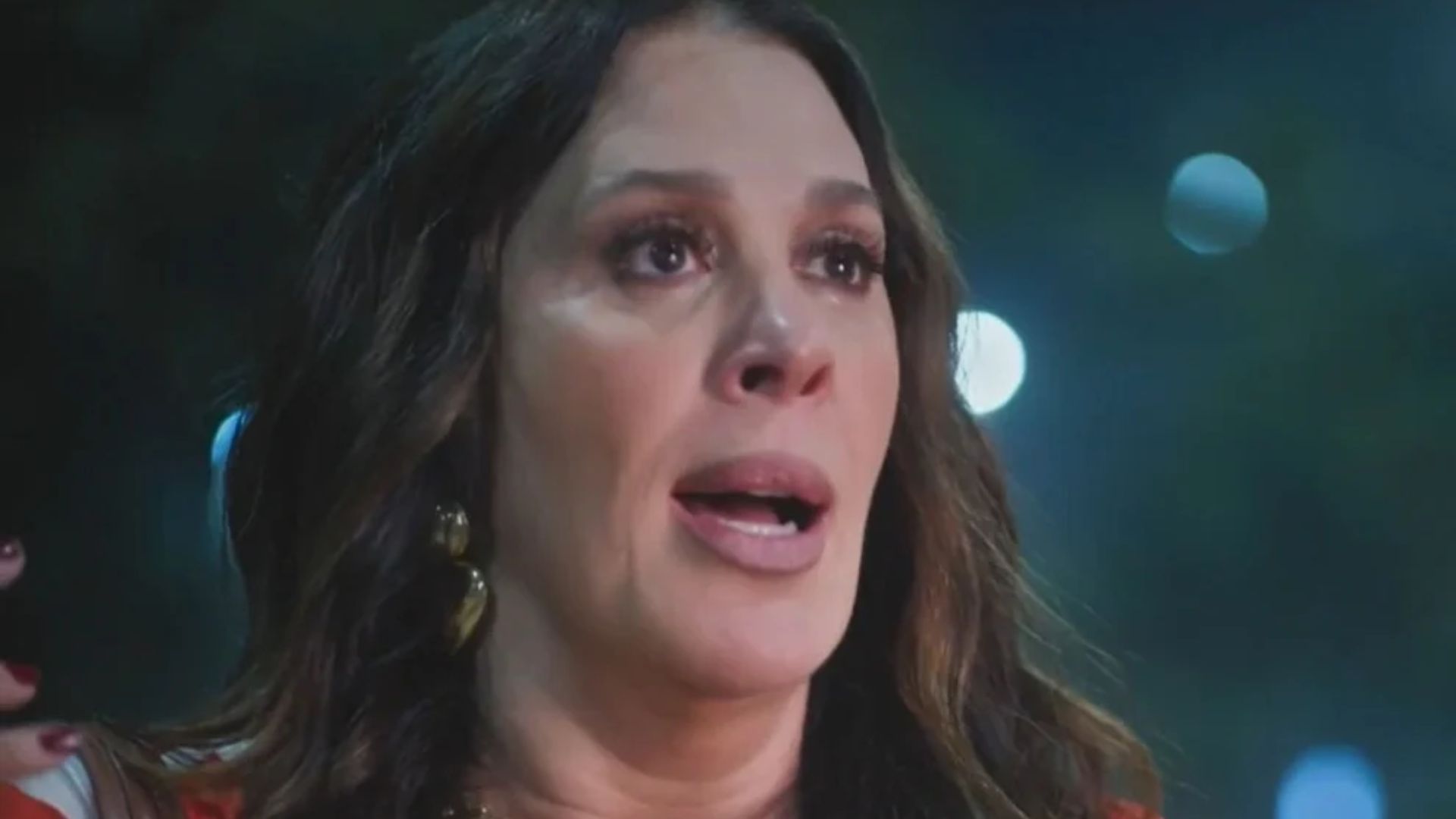 Terra e Paixão: Emmy causa discórdia ao entregar Irene para Agatha: “Descobri!”