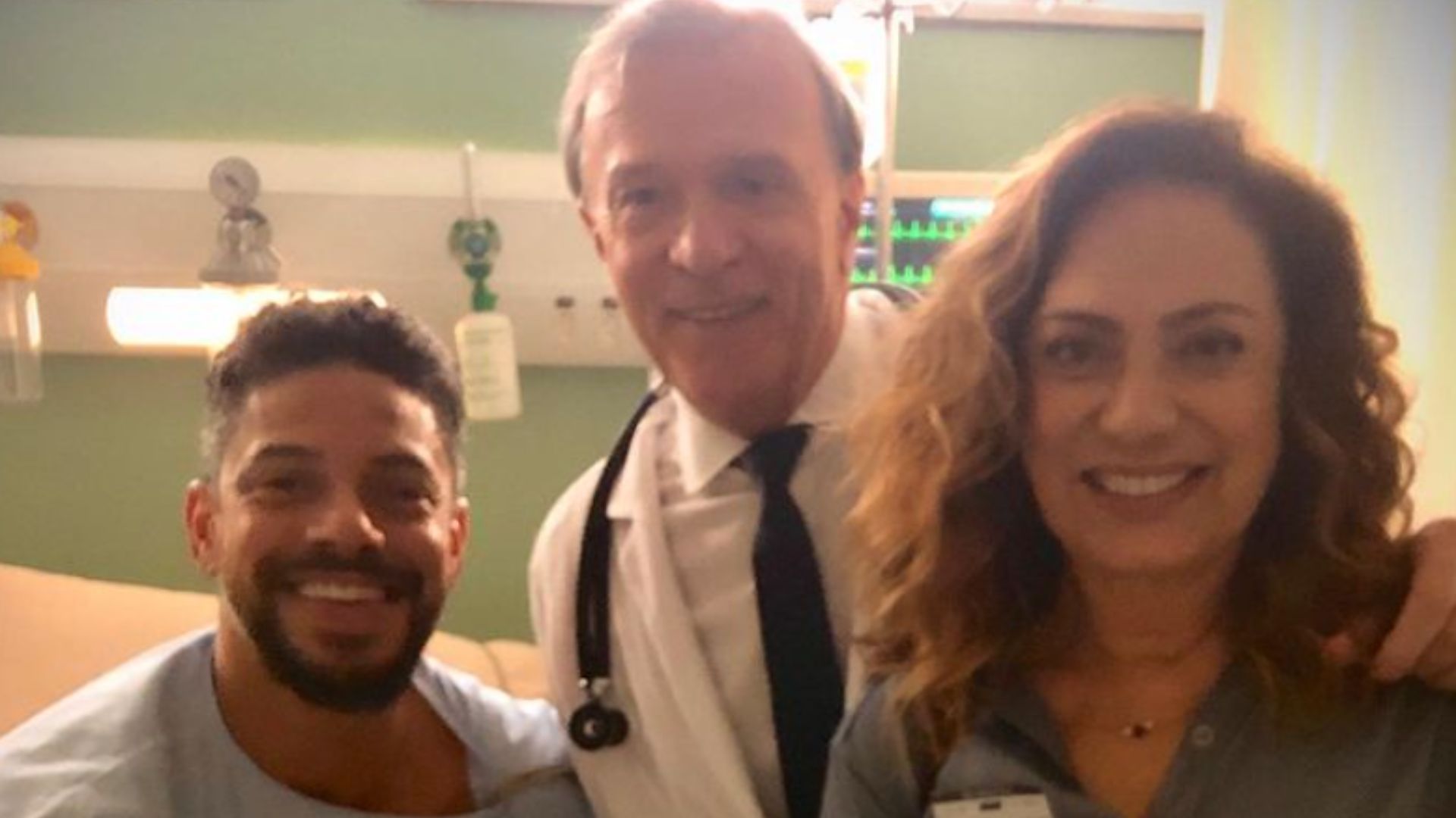 Terra e Paixão: Moacyr Franco? Fãs confundem os atores e causam na internet