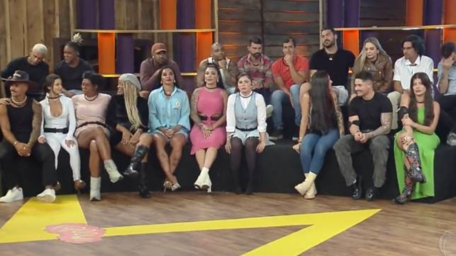 A Fazenda 15: Desesperadas, duas peoas ameaçam desistir do reality a qualquer momento