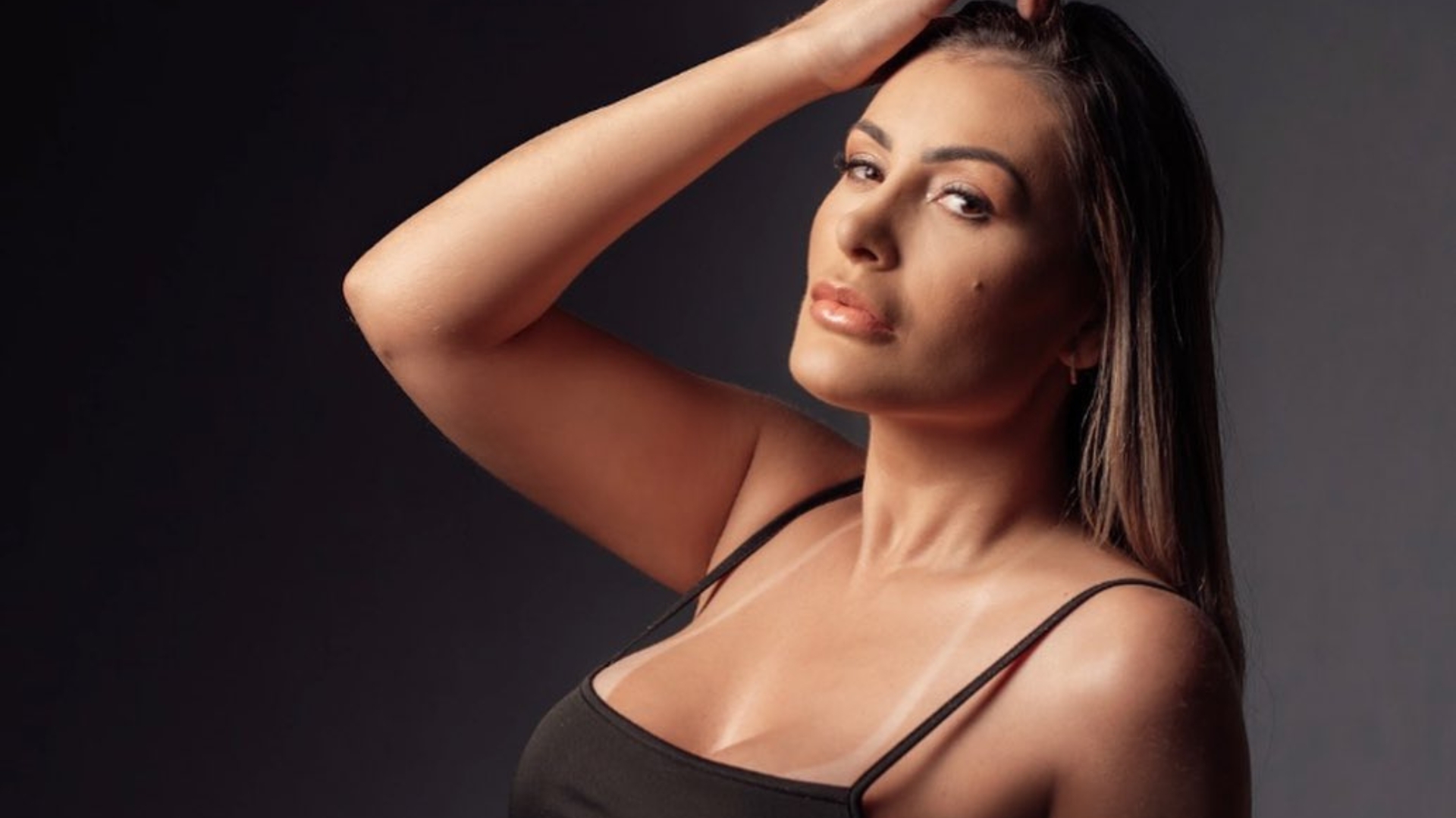 Andressa Urach é internada para passar por cirurgia de emergência