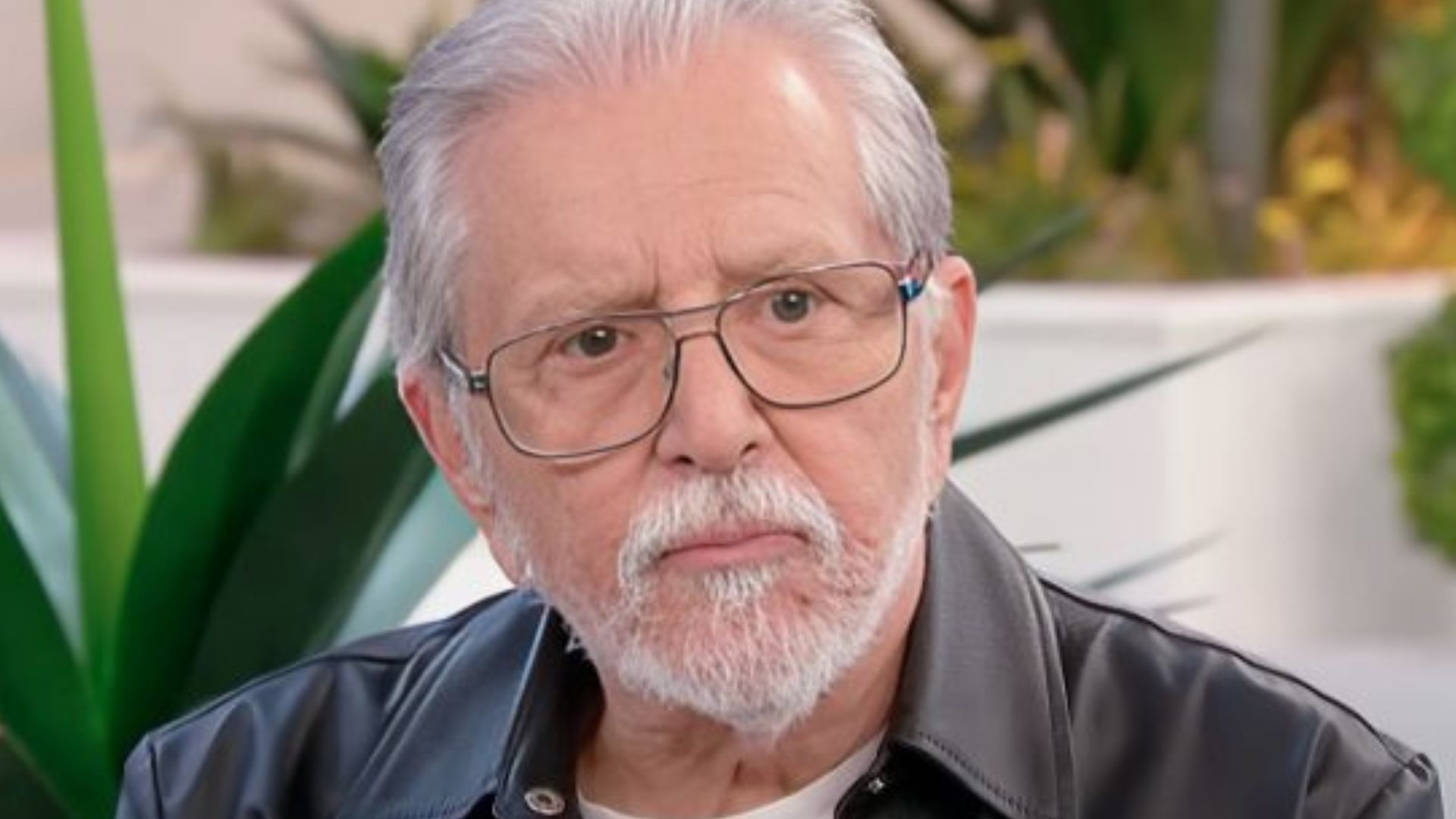Após alta hospitalar, Carlos Alberto de Nóbrega passa mal e interrompe gravações no SBT