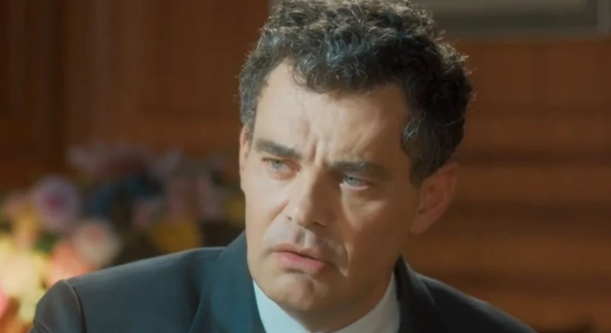 Carmo Dalla Vecchia faz revelação sobre trisal em novela: ‘Escondido’