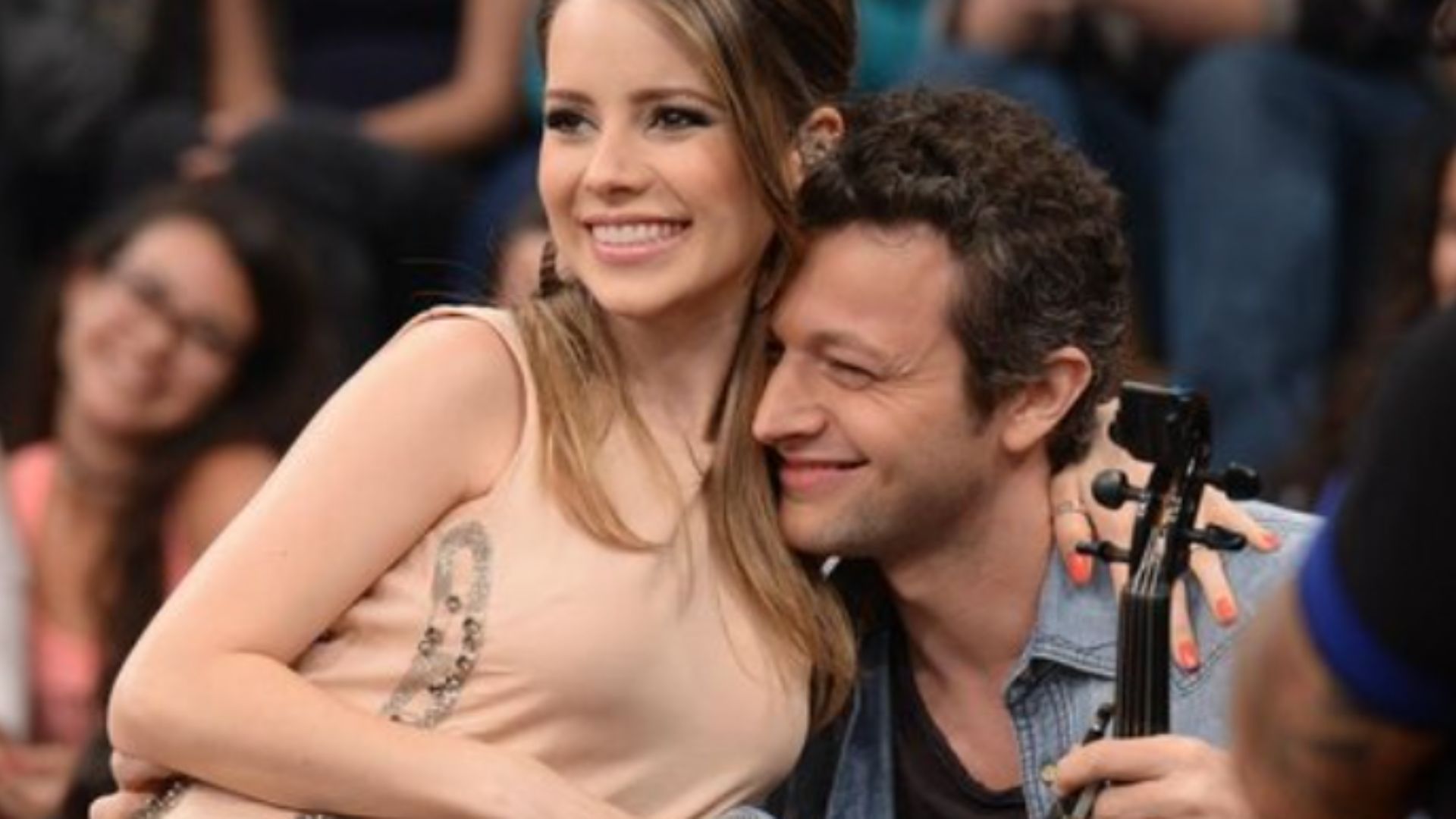 No ‘Altas Horas’, Sandy não chora, Lucas Lima se emociona e casal revela detalhes da separação