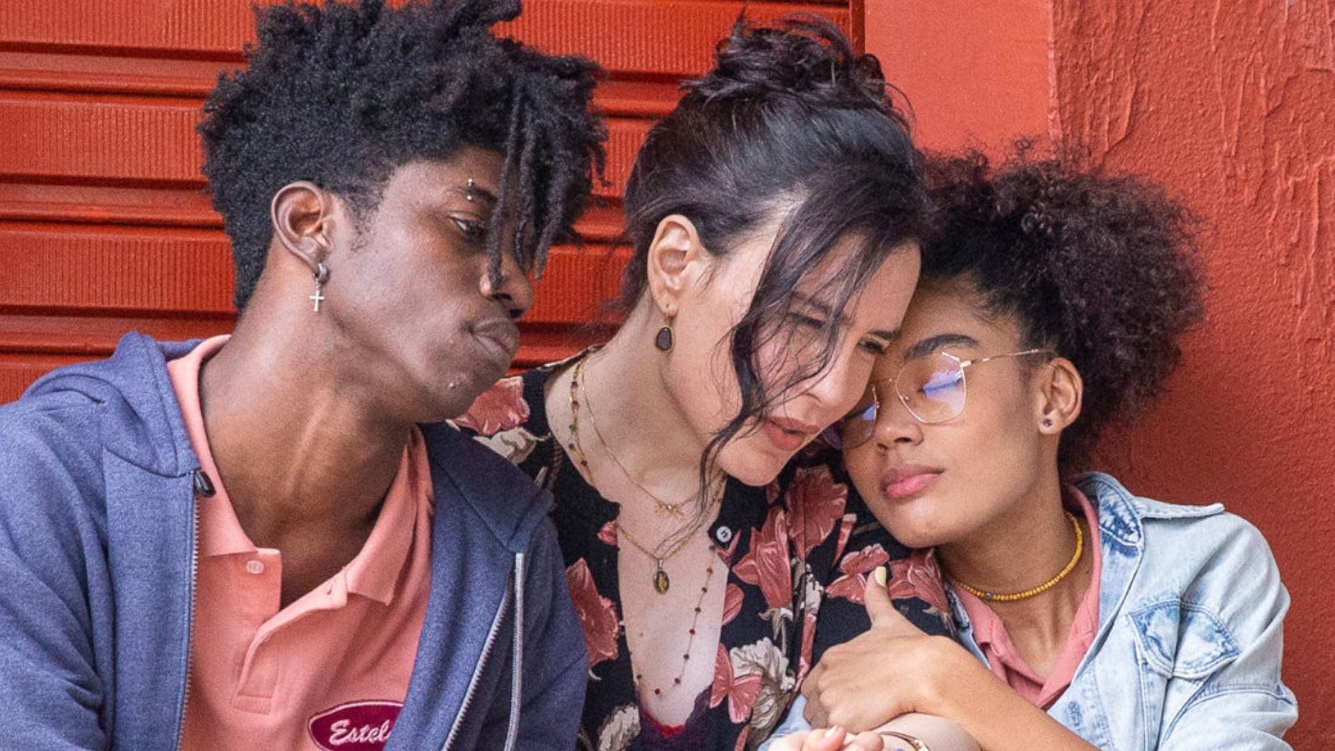 Elas por Elas: Renée é abandonada por marido e sofre com dívidas