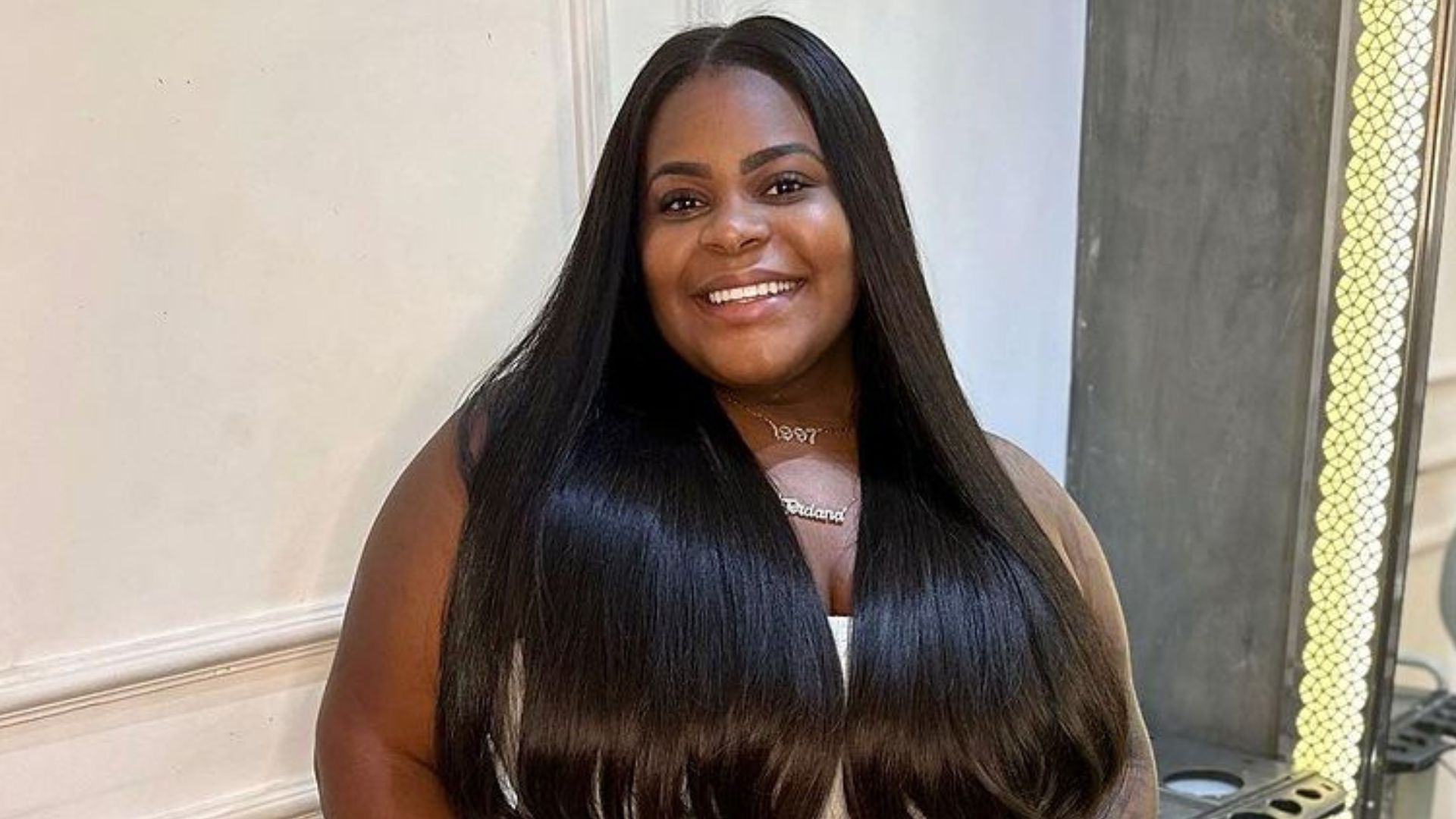 De vestido coladinho, Jojo Todynho impressiona um mês após cirurgia bariátrica: “Muita diferença”