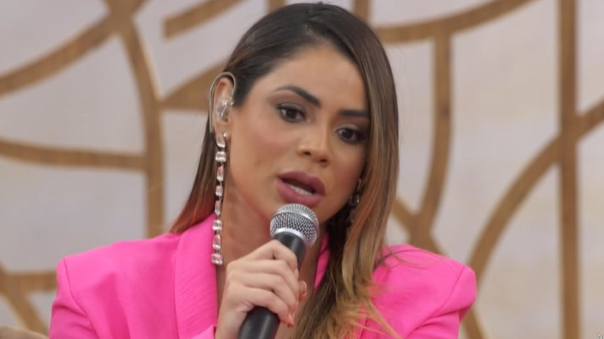 Lexa detalha diagnóstico de doença incurável no ‘Encontro’: “Pior sintoma”