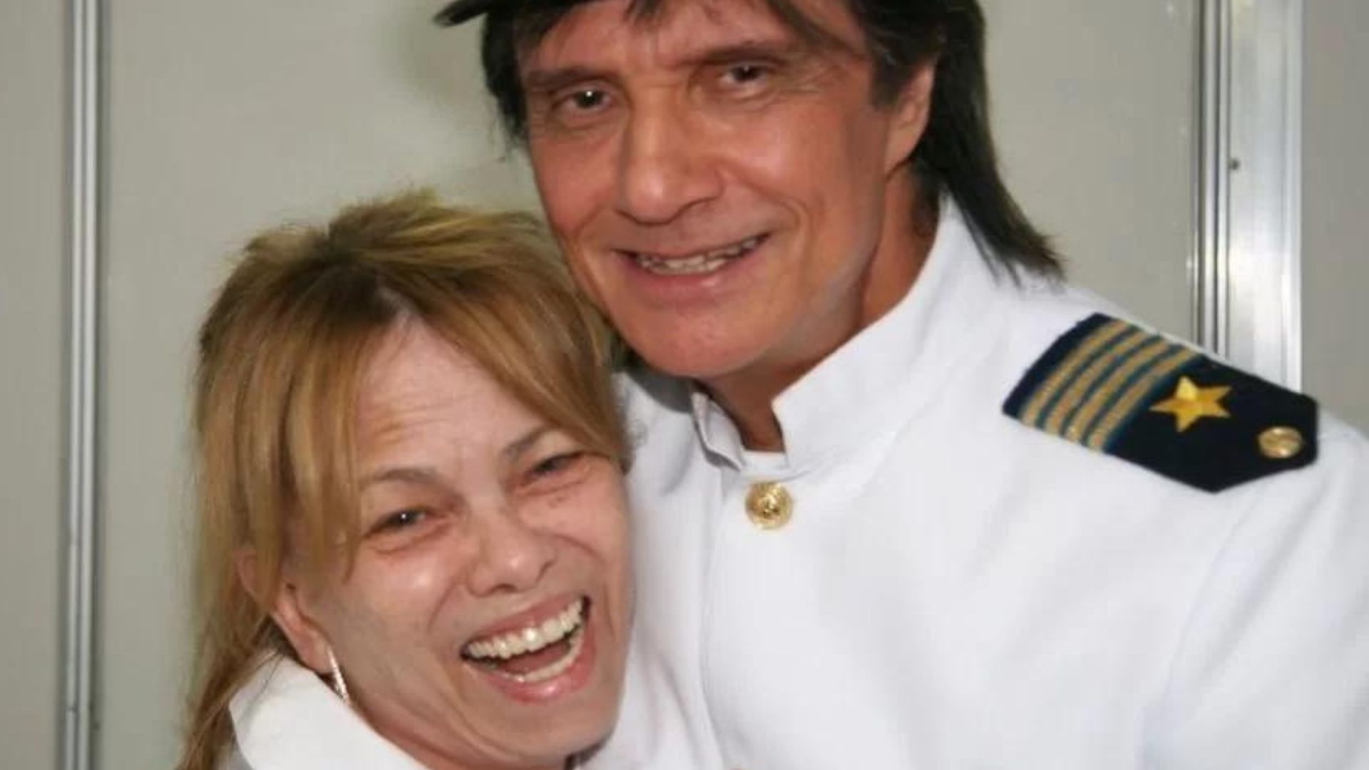 Carminha, amiga e ex-secretária de Roberto Carlos, morre aos 83 anos