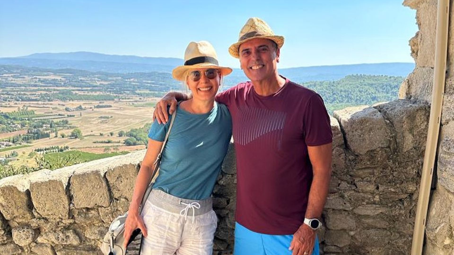 Paula Toller celebra aniversário do marido em viagem romântica: “Meu amor”