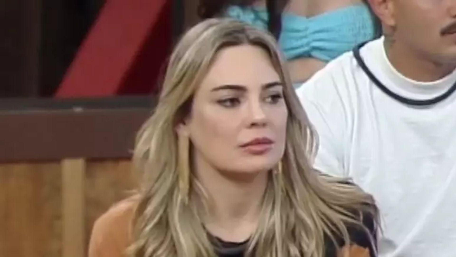 Rachel Sheherazade tem suposta dívida exposta por professora: “Recebemos nada”