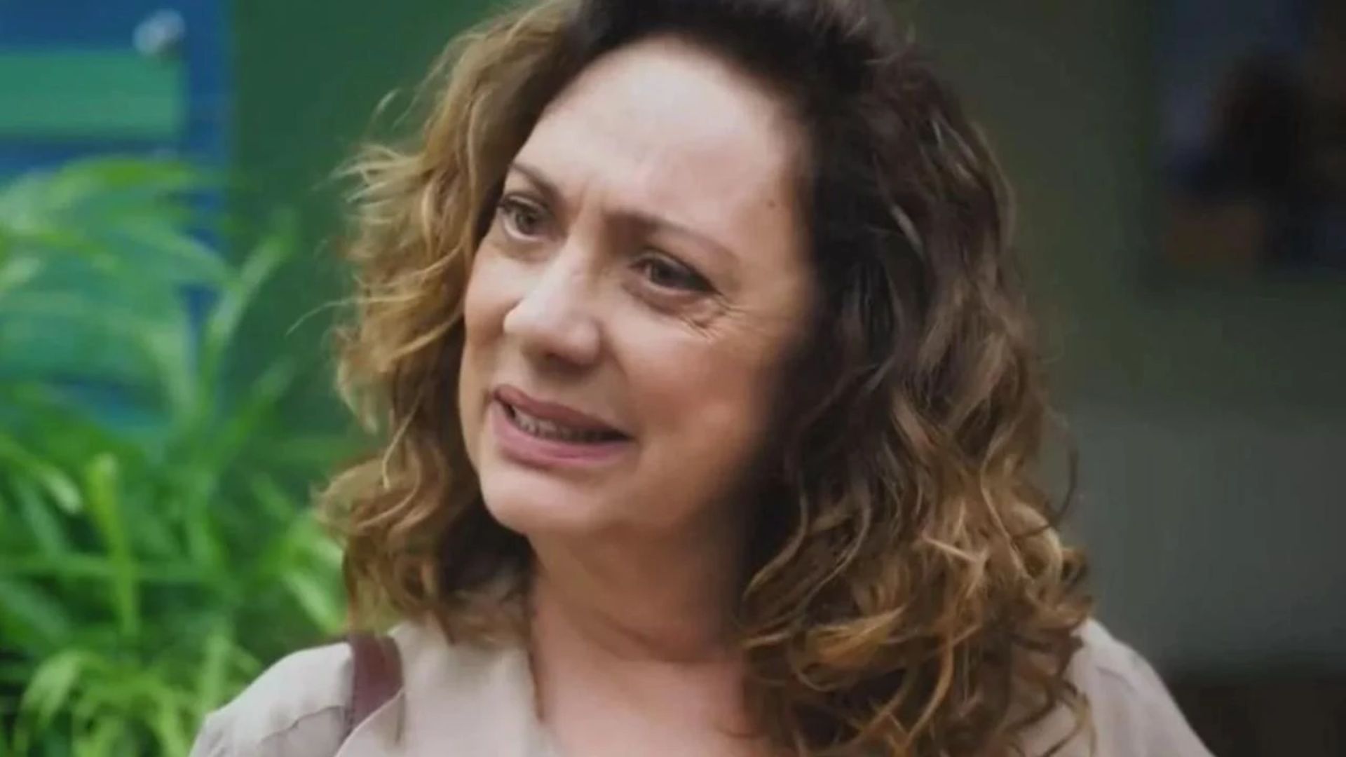 Terra e Paixão: Chantagista descobre a verdade sobre Agatha e aparece morto