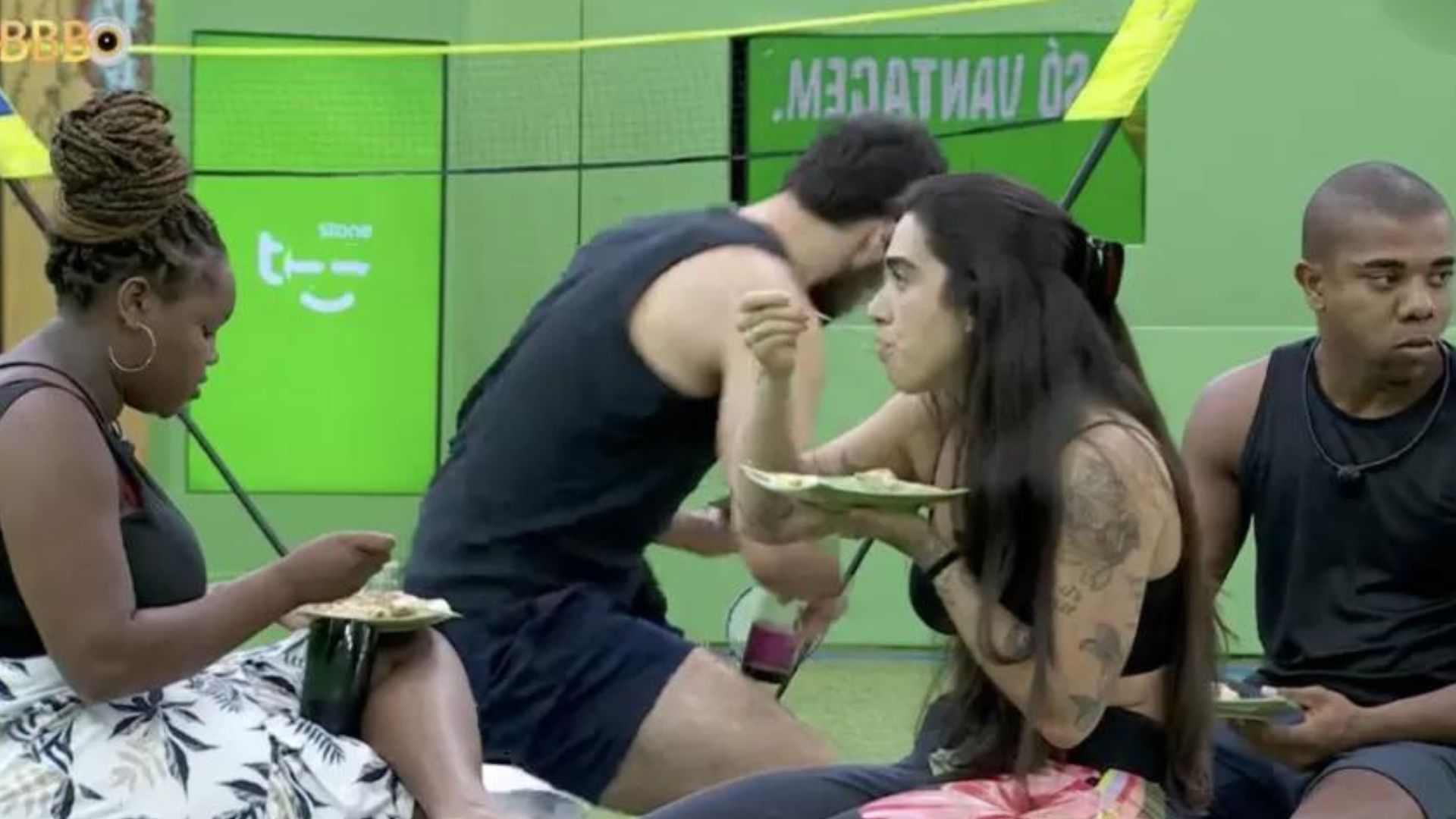 BBB 24: Sister reclama de alimento em almoço surpresa: “Não é de verdade”
