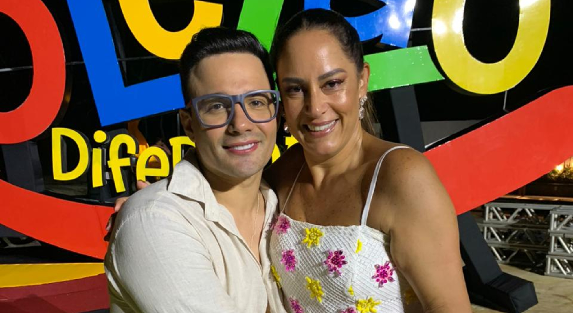 Apaixonada, Silvia Abravanel dá benção a noivo sertanejo: ‘Faço orações’