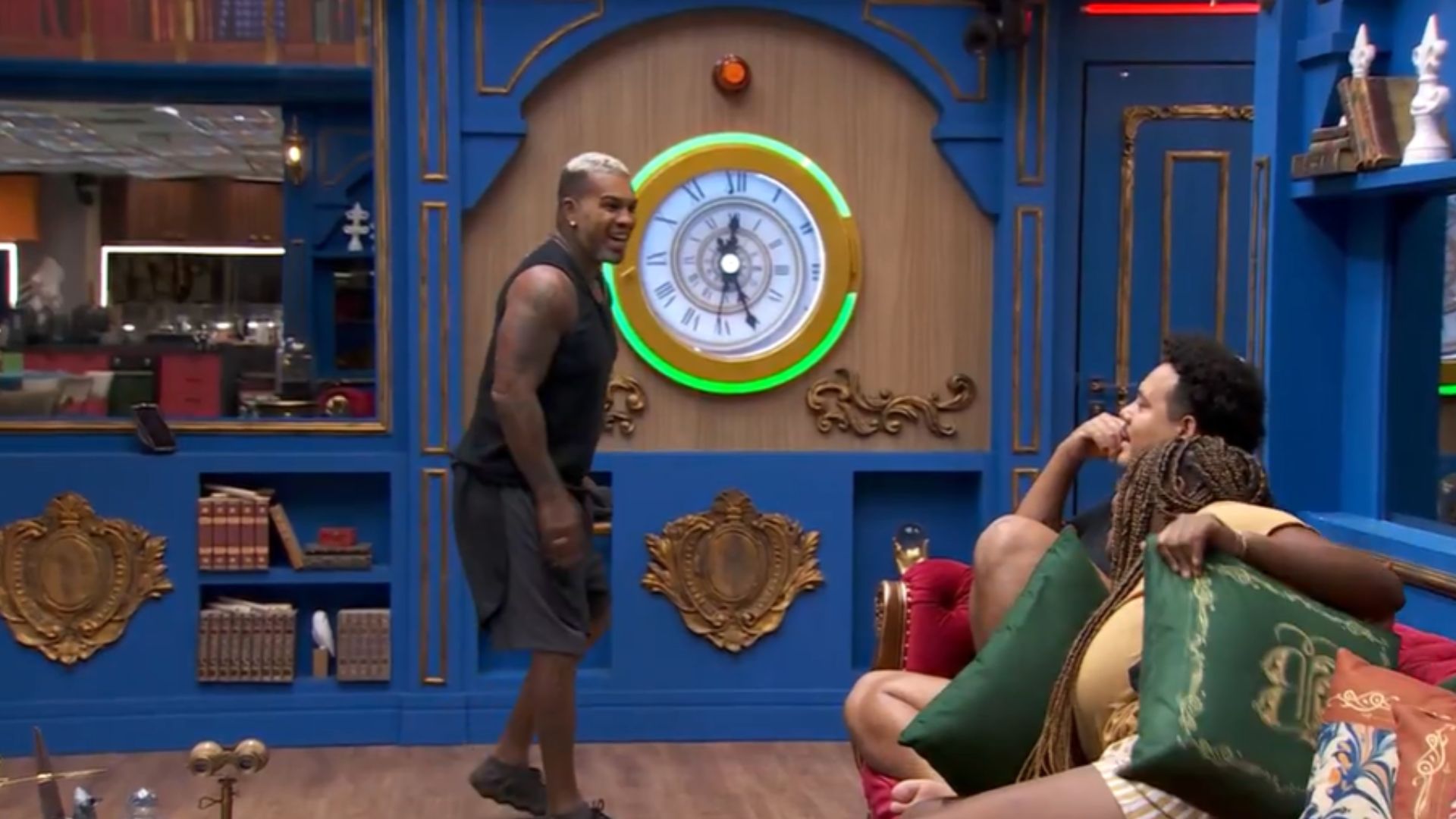 BBB 24: Rodriguinho finge apertar botão de desistência: “Passou essa época”