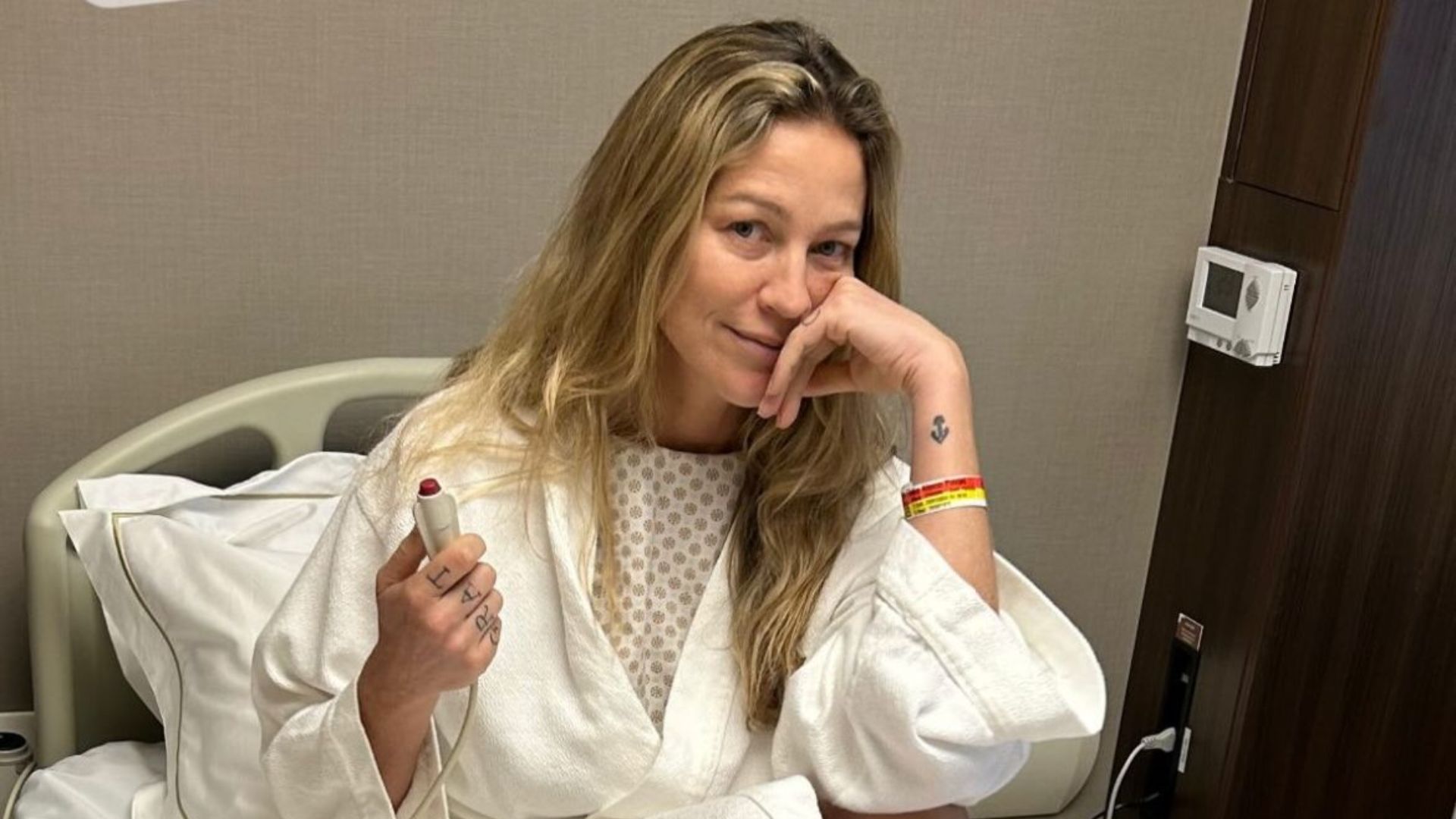 Luana Piovani passa por cirurgia no joelho e desabafa: “Ansiosa”
